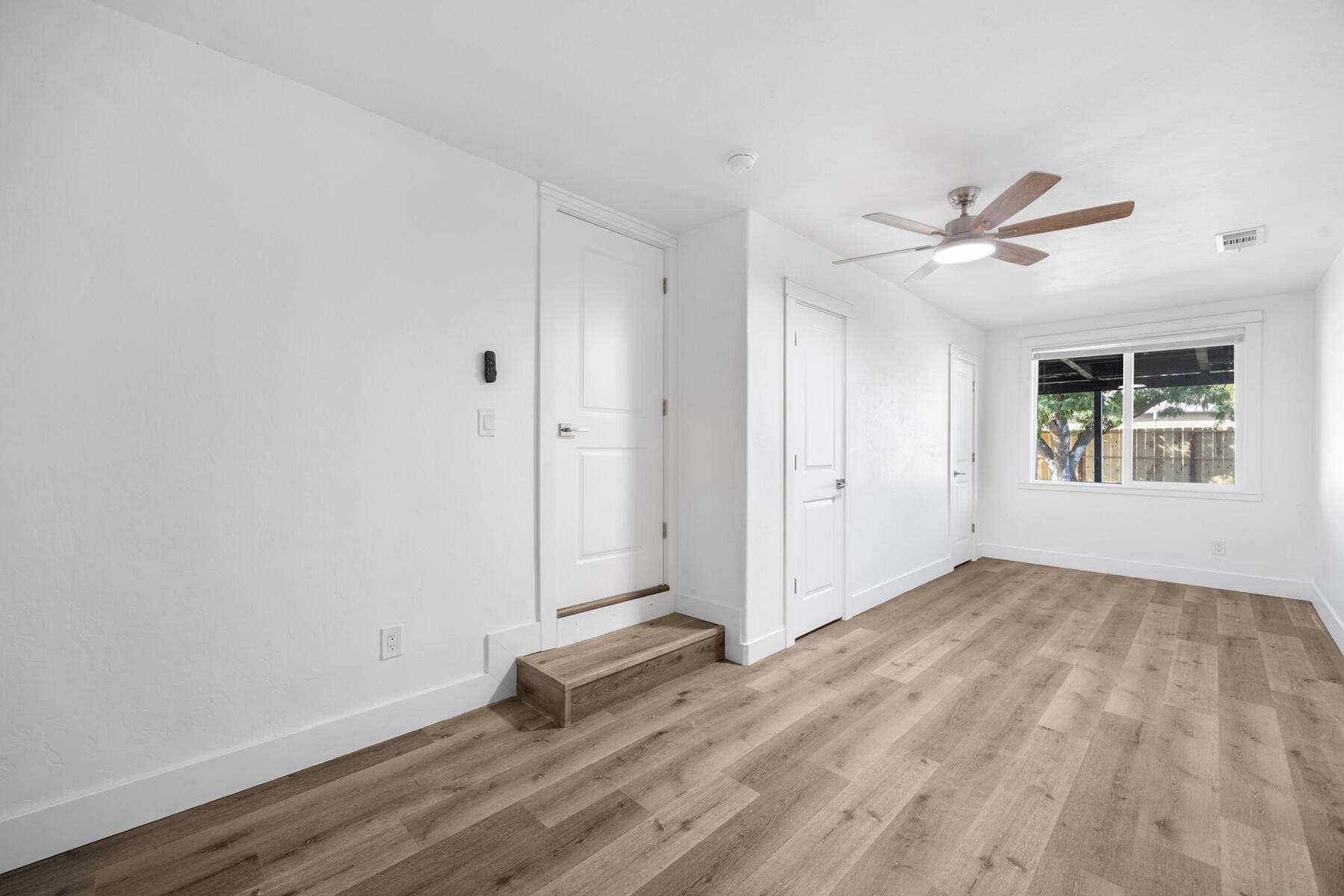 1675 E Echo St, Dinuba, CA 93618