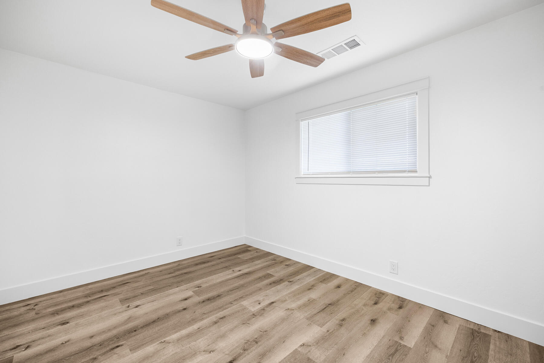 1675 E Echo St, Dinuba, CA 93618