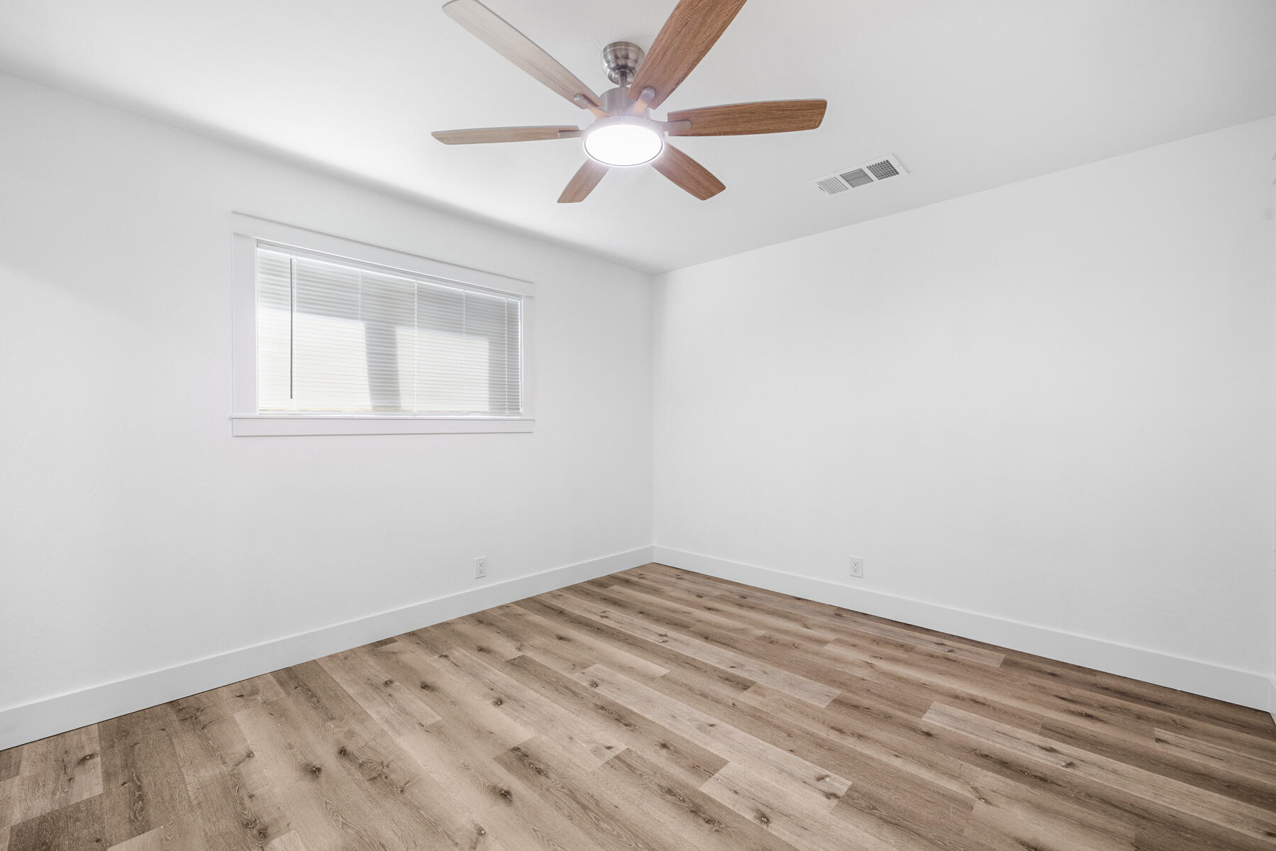 1675 E Echo St, Dinuba, CA 93618