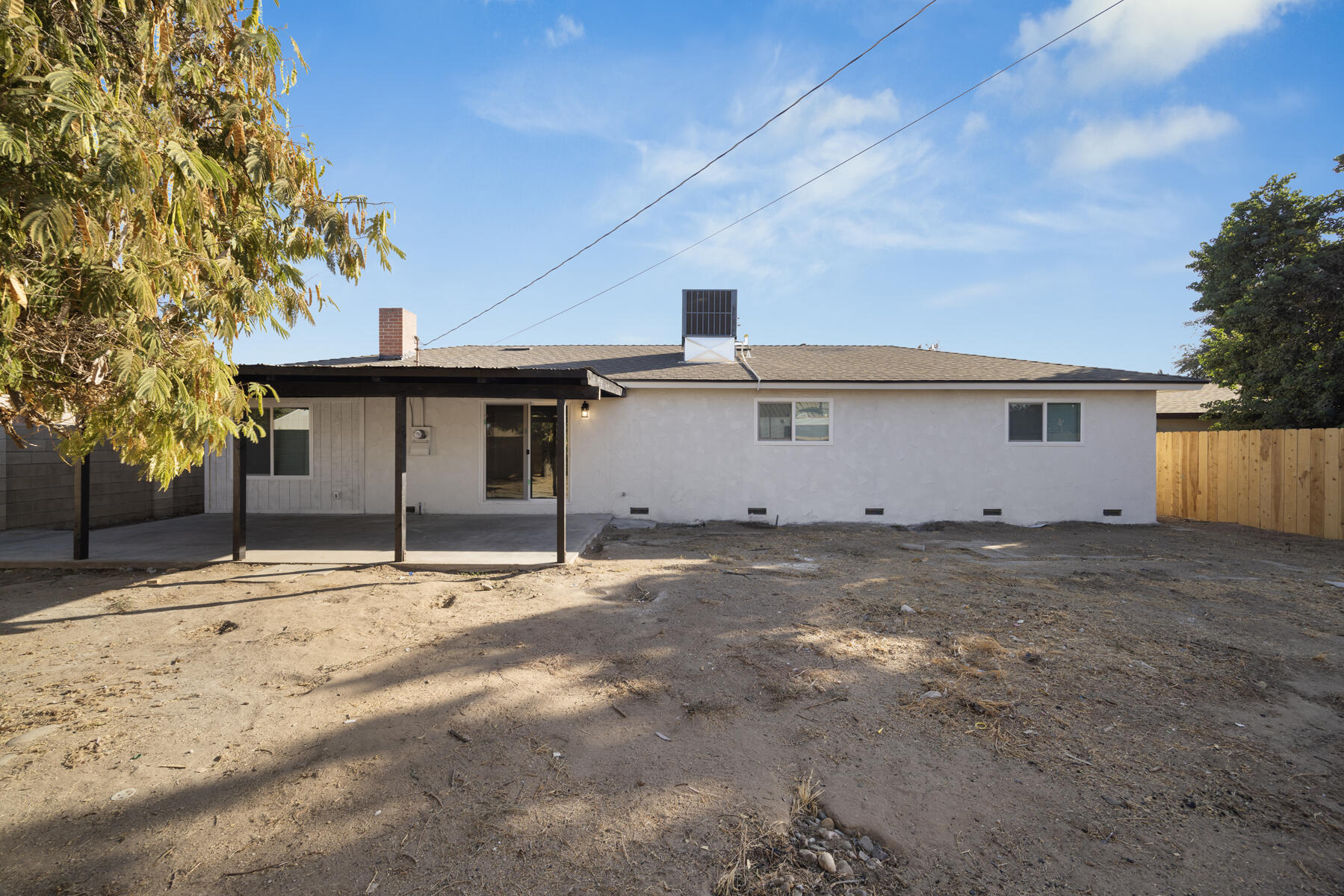 1675 E Echo St, Dinuba, CA 93618