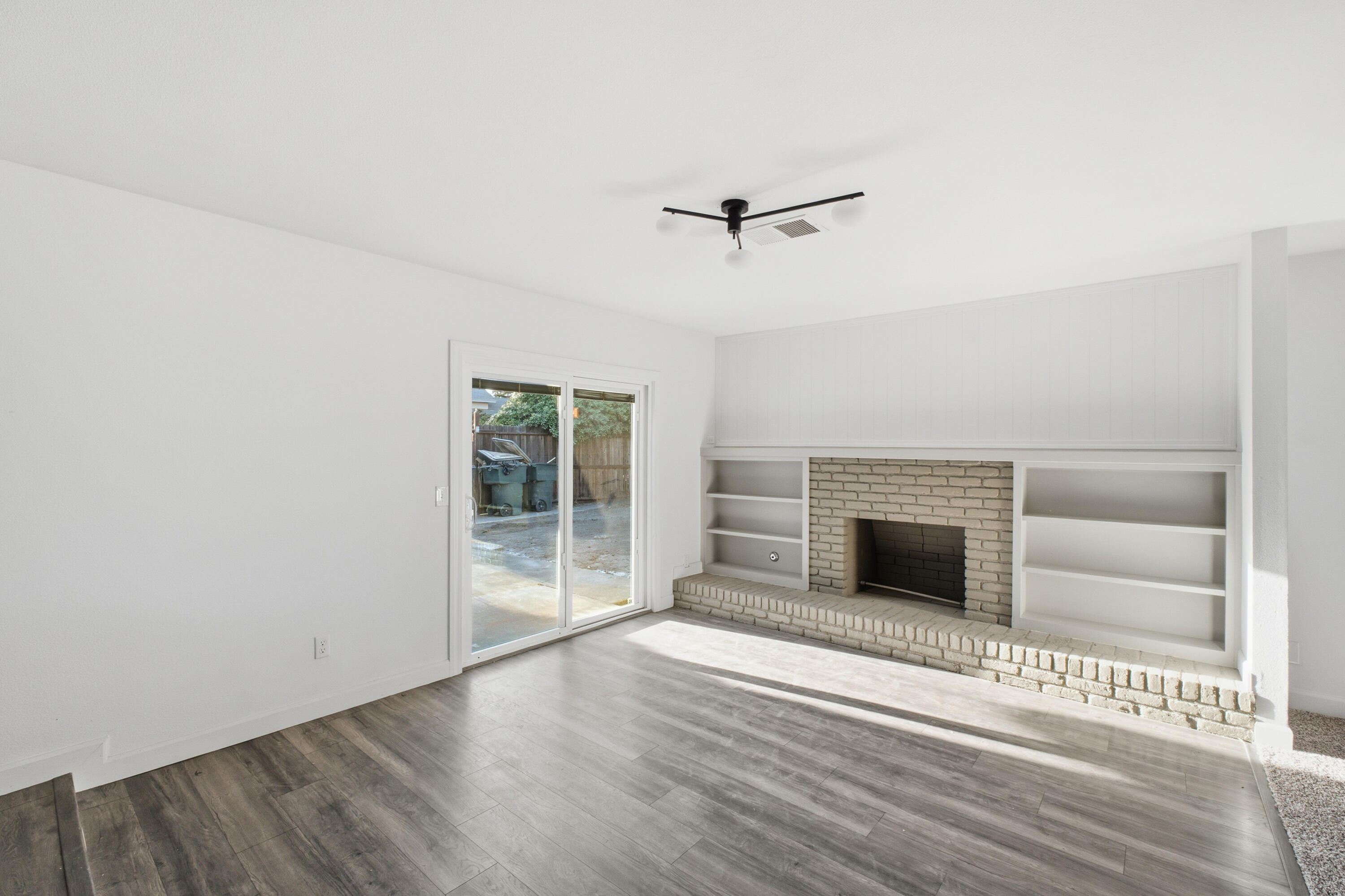 626 W Dorothea Ave, Visalia, CA 93277