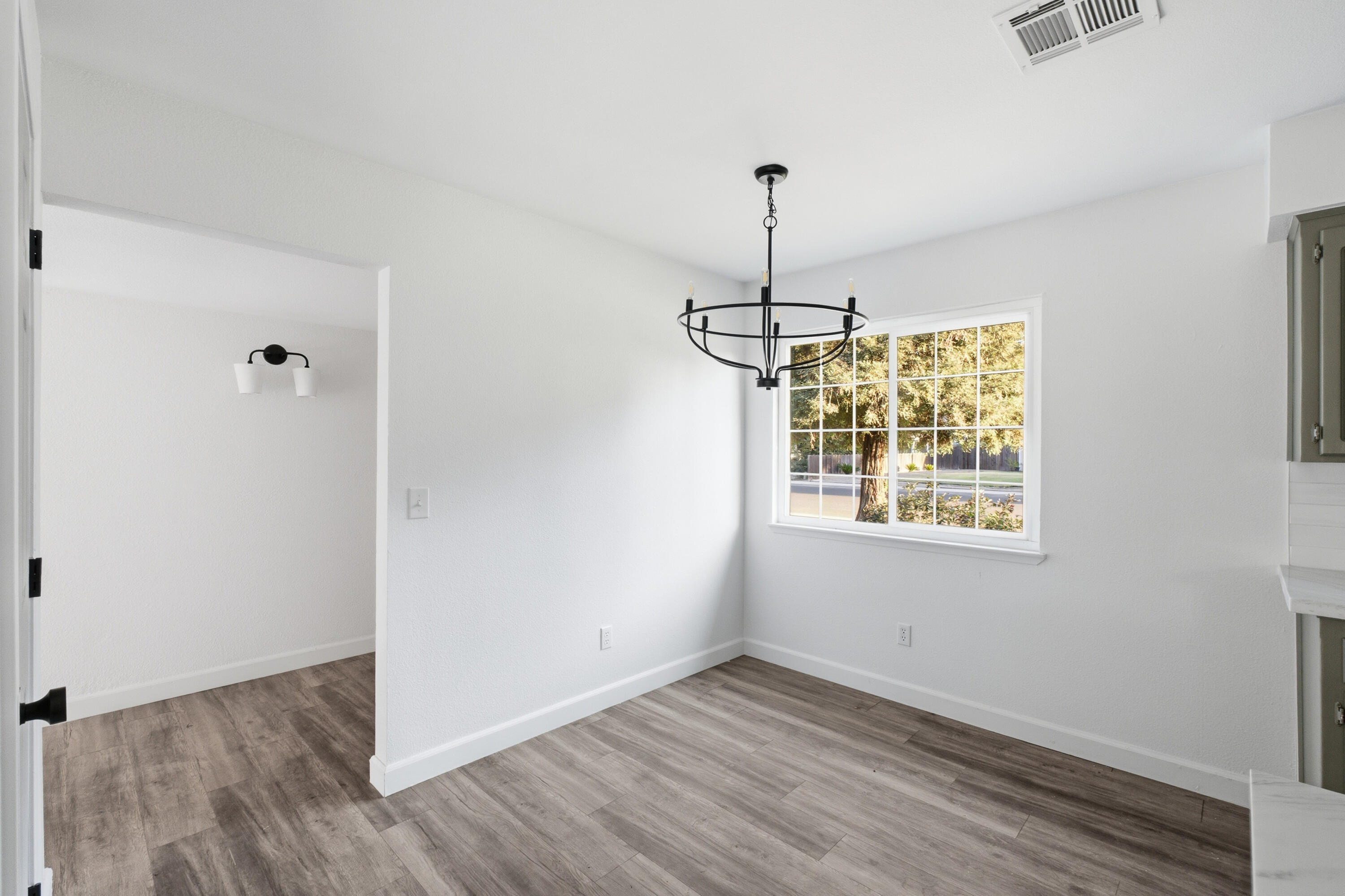 626 W Dorothea Ave, Visalia, CA 93277