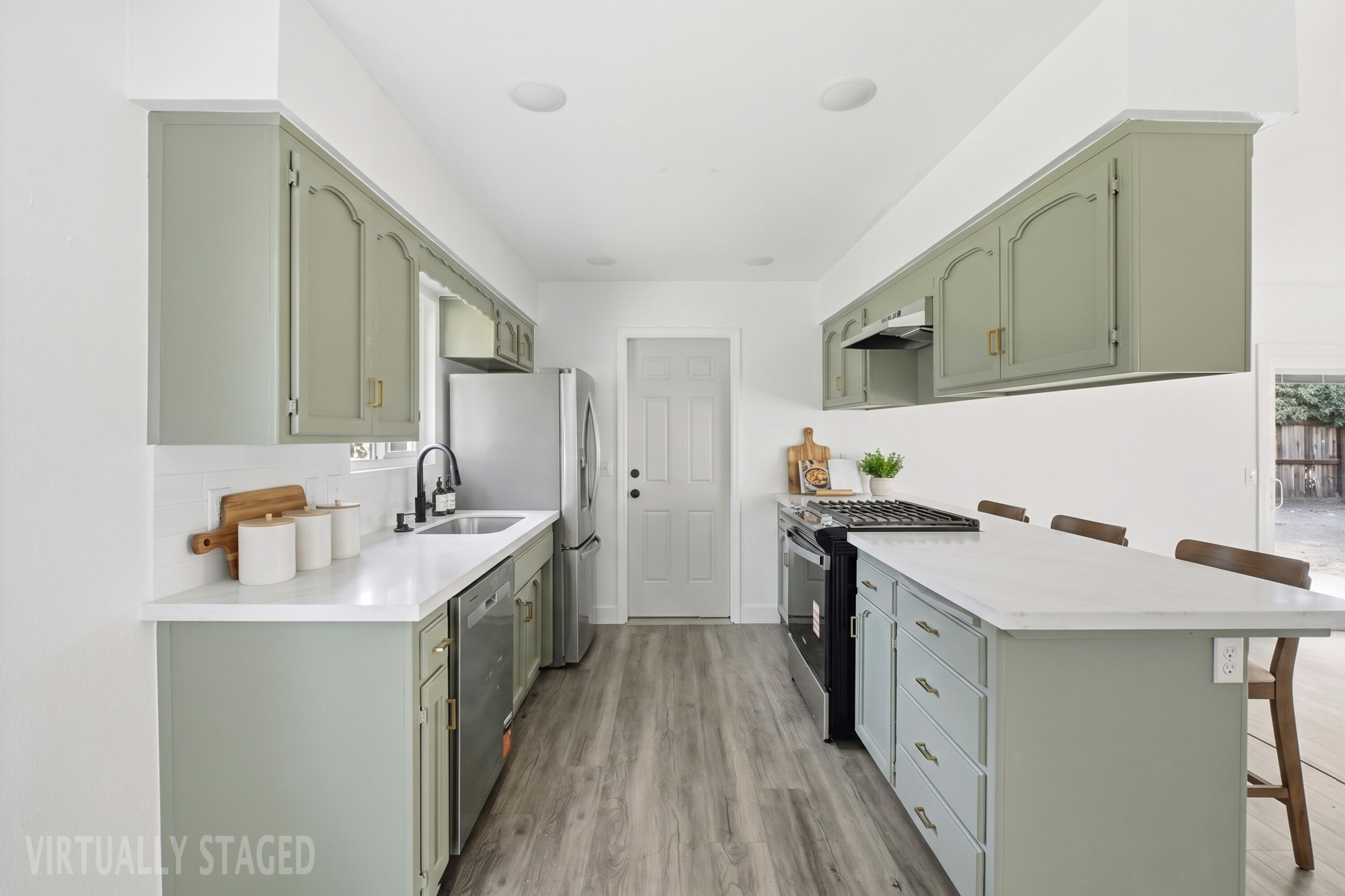 626 W Dorothea Ave, Visalia, CA 93277