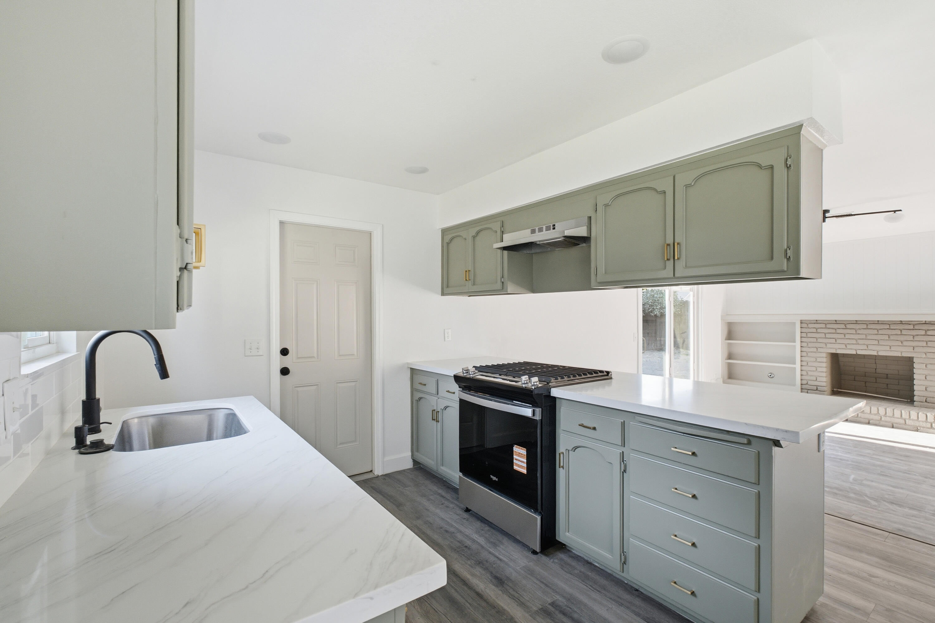 626 W Dorothea Ave, Visalia, CA 93277