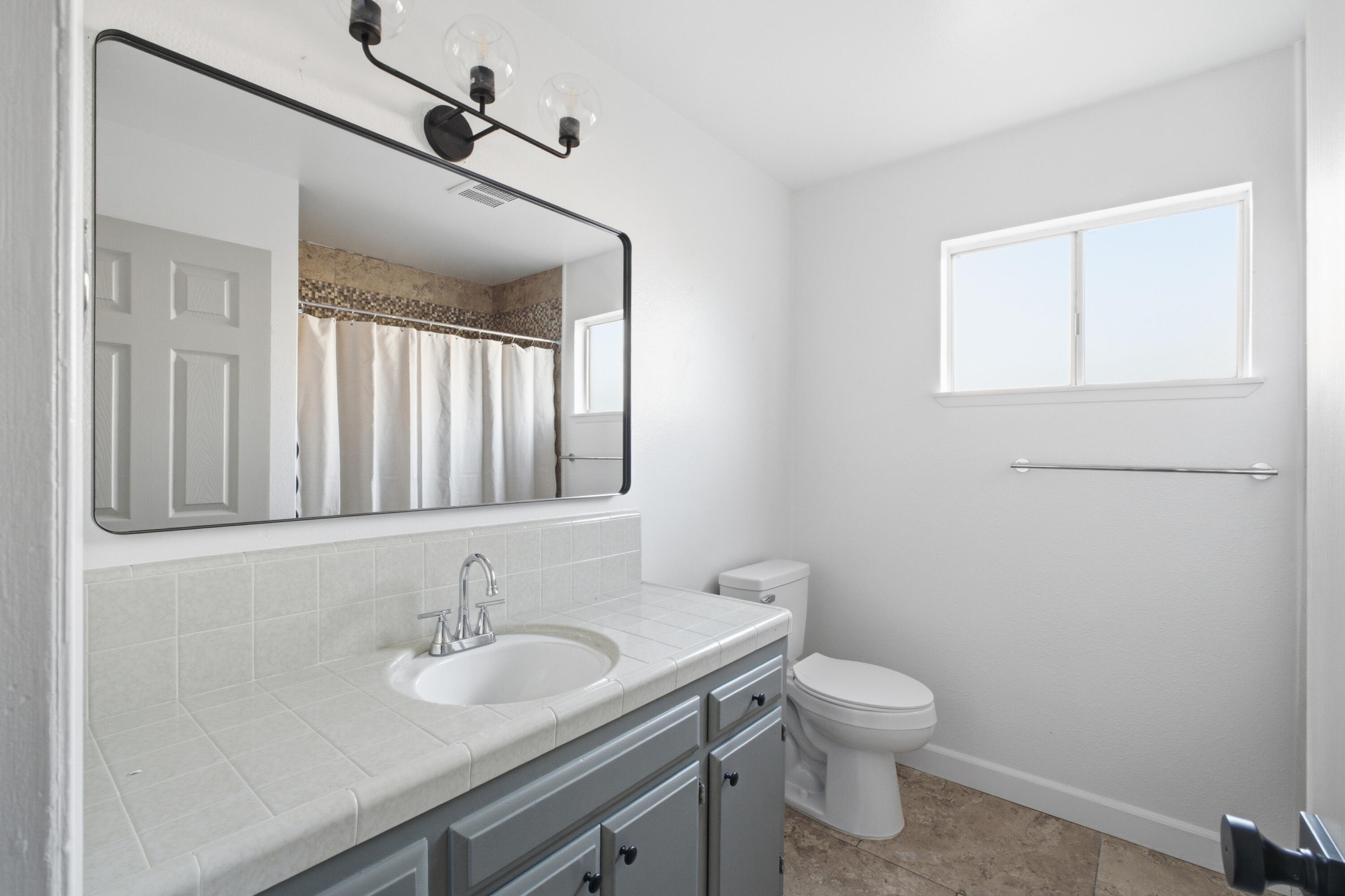 626 W Dorothea Ave, Visalia, CA 93277