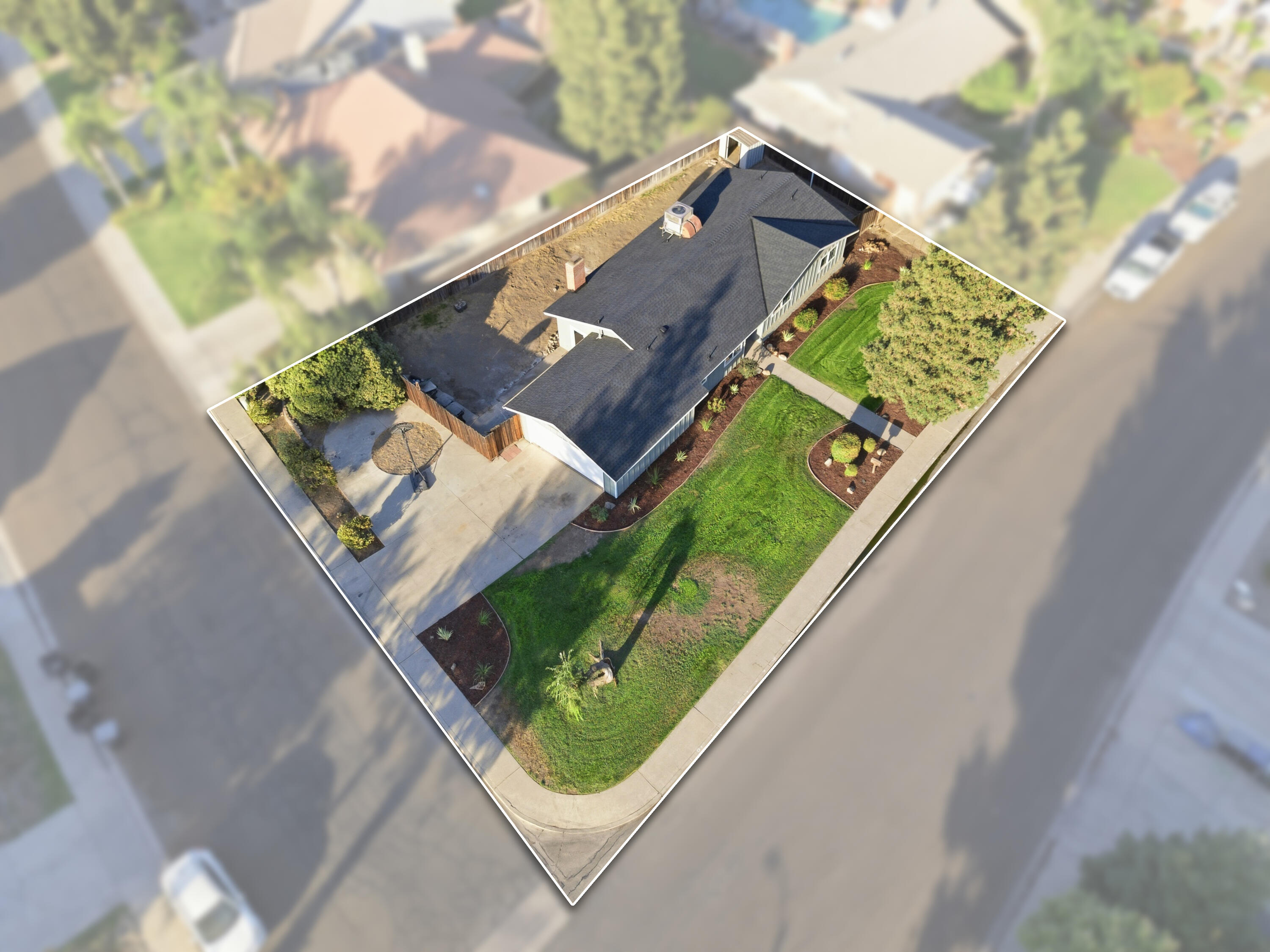 626 W Dorothea Ave, Visalia, CA 93277