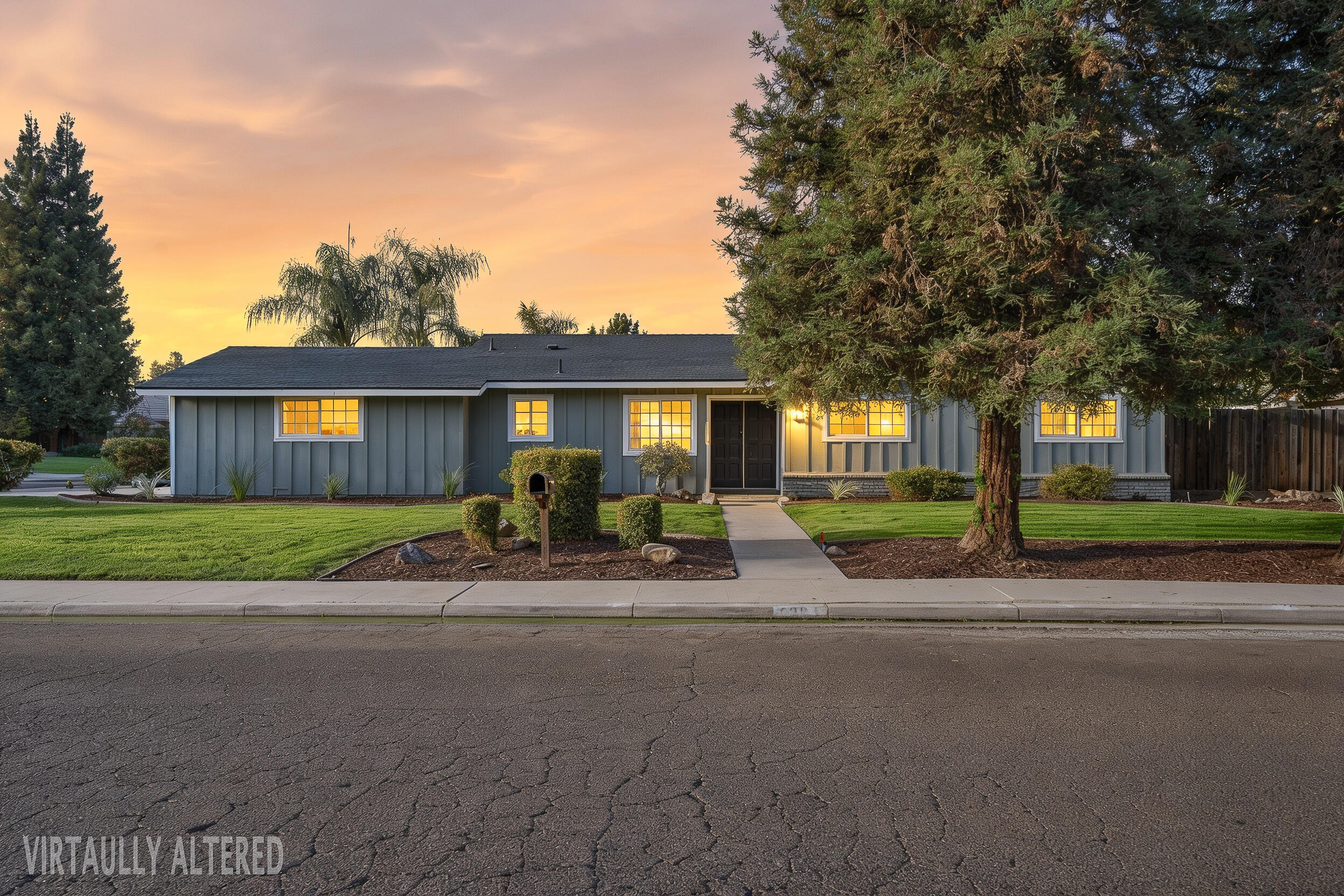 626 W Dorothea Ave, Visalia, CA 93277