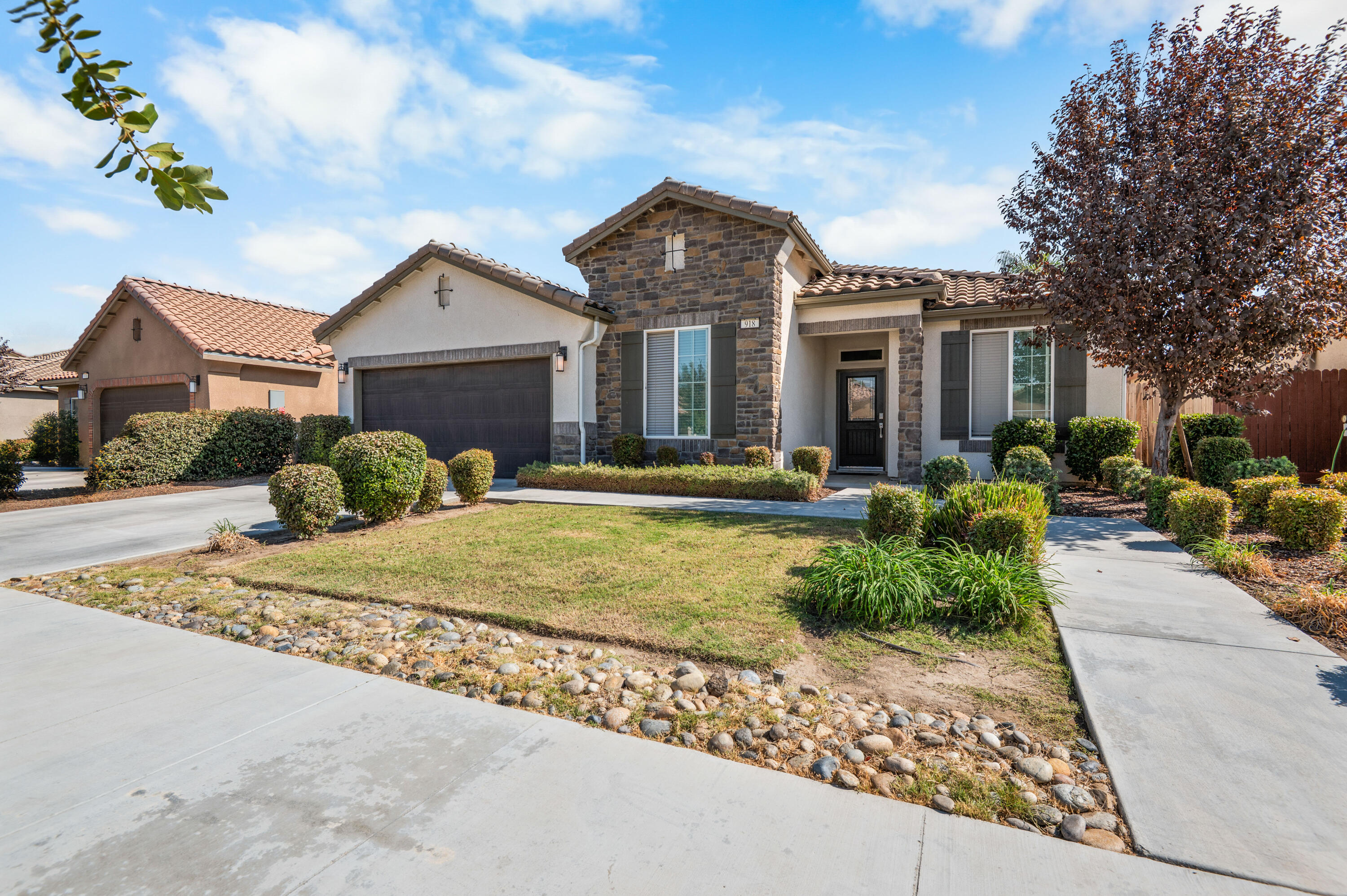 918 S Crumal St, Visalia, CA 93292