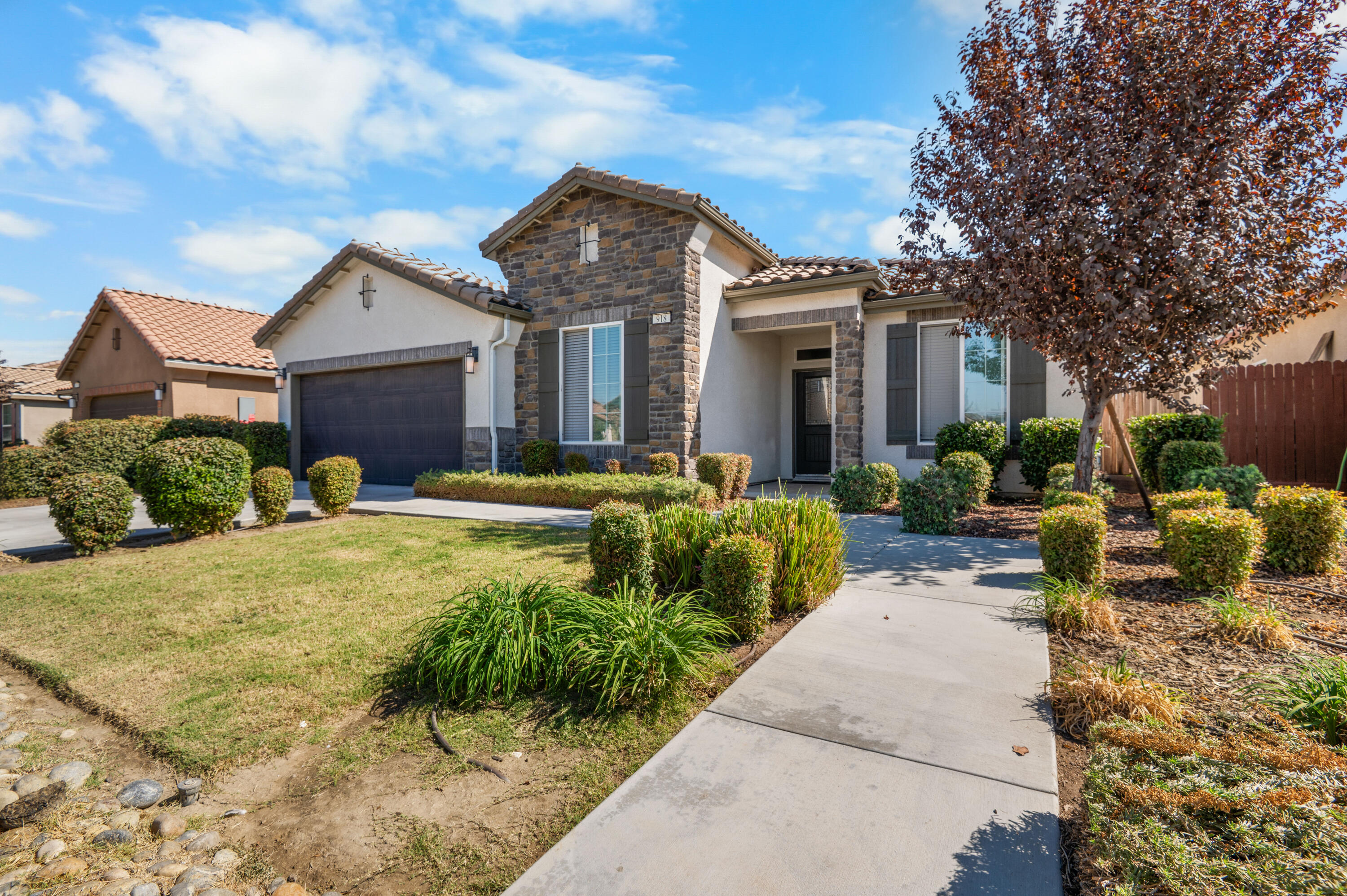 918 S Crumal St, Visalia, CA 93292