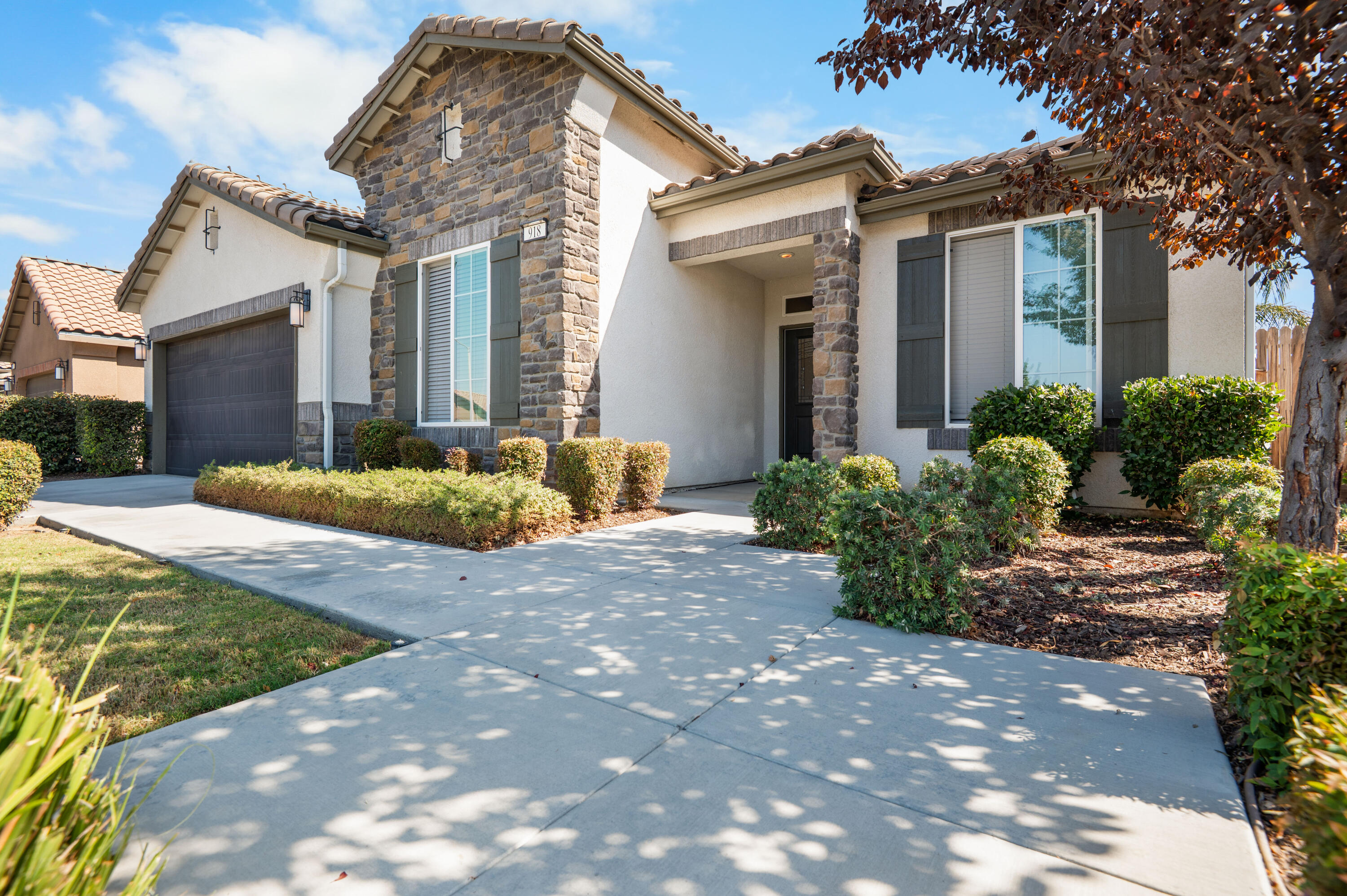 918 S Crumal St, Visalia, CA 93292