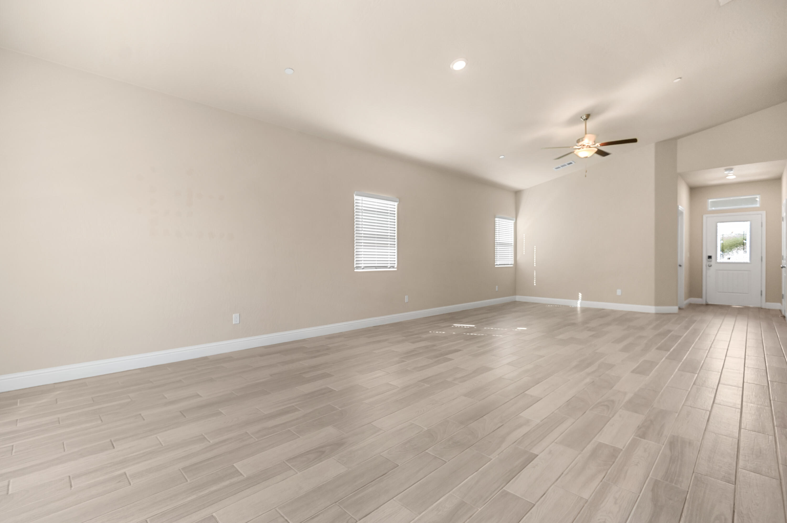 918 S Crumal St, Visalia, CA 93292
