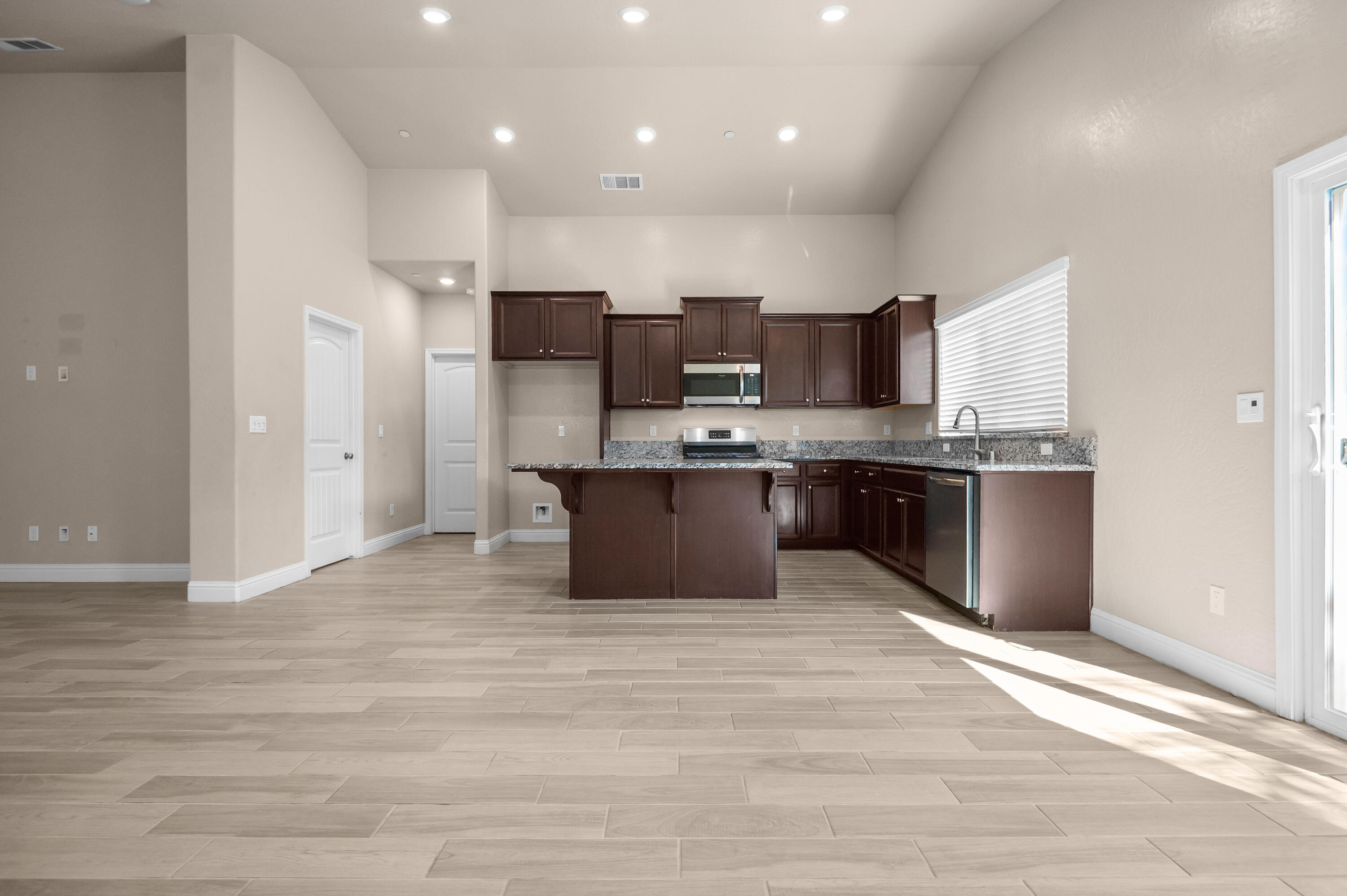 918 S Crumal St, Visalia, CA 93292