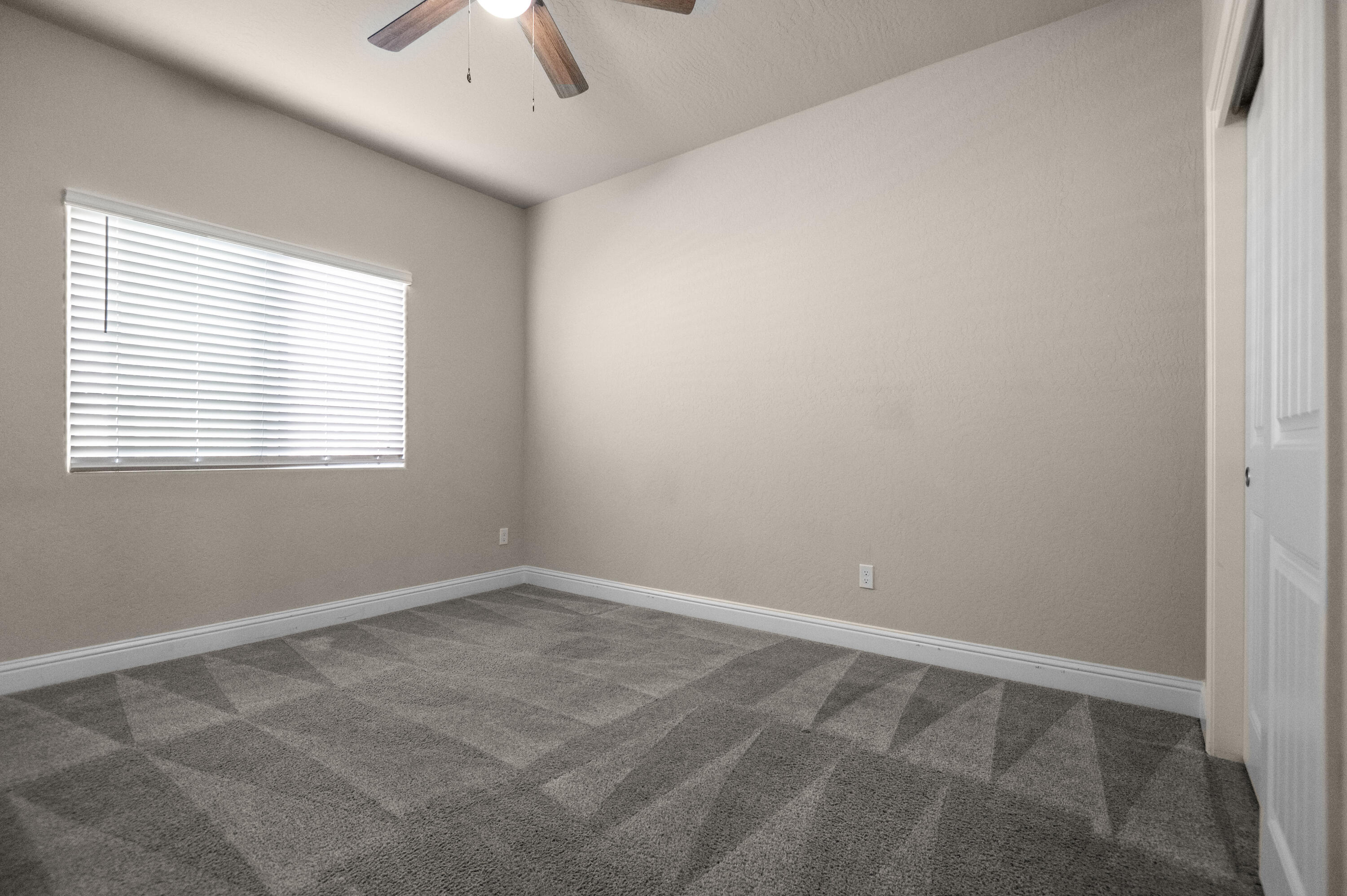 918 S Crumal St, Visalia, CA 93292