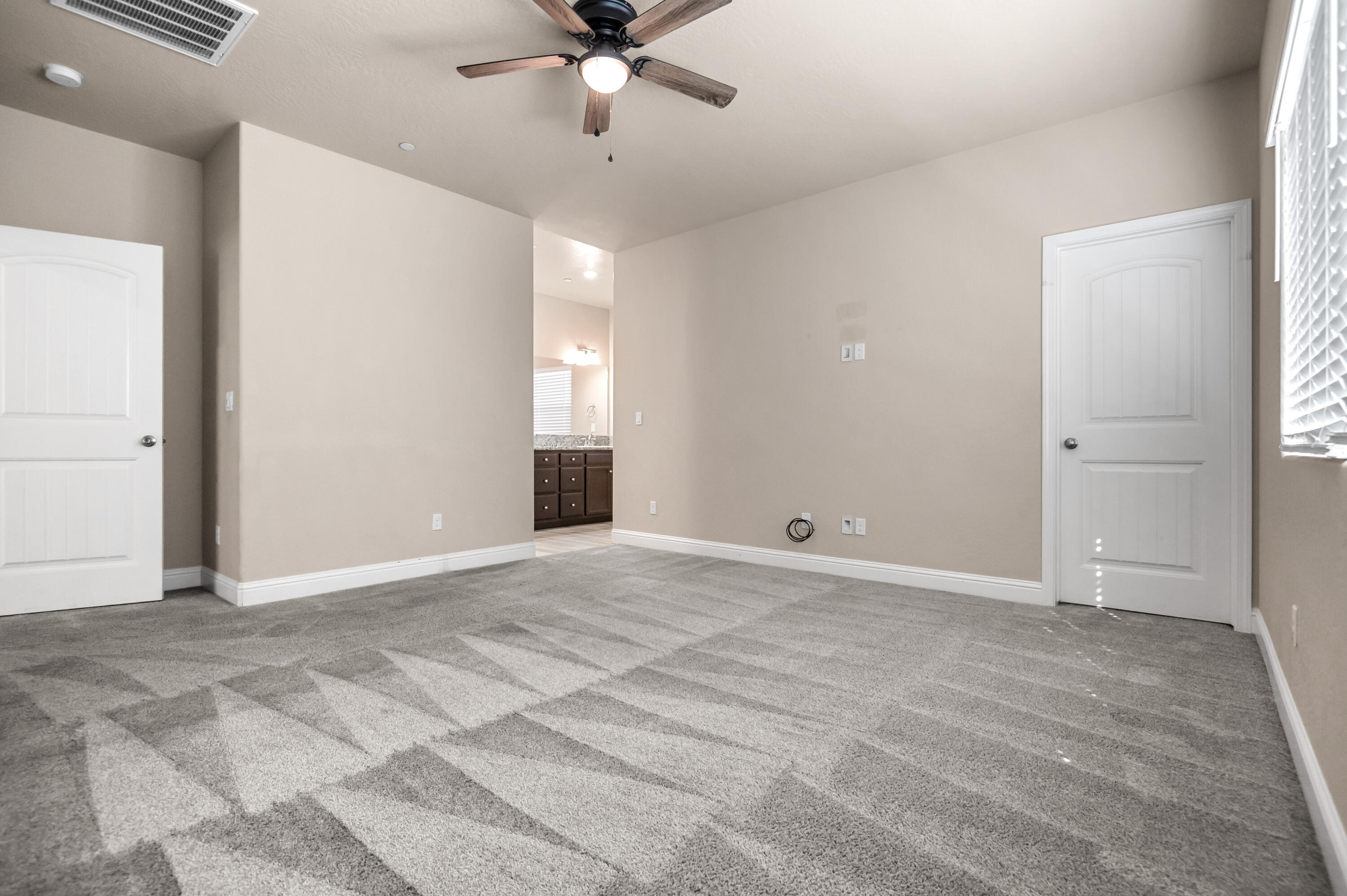 918 S Crumal St, Visalia, CA 93292
