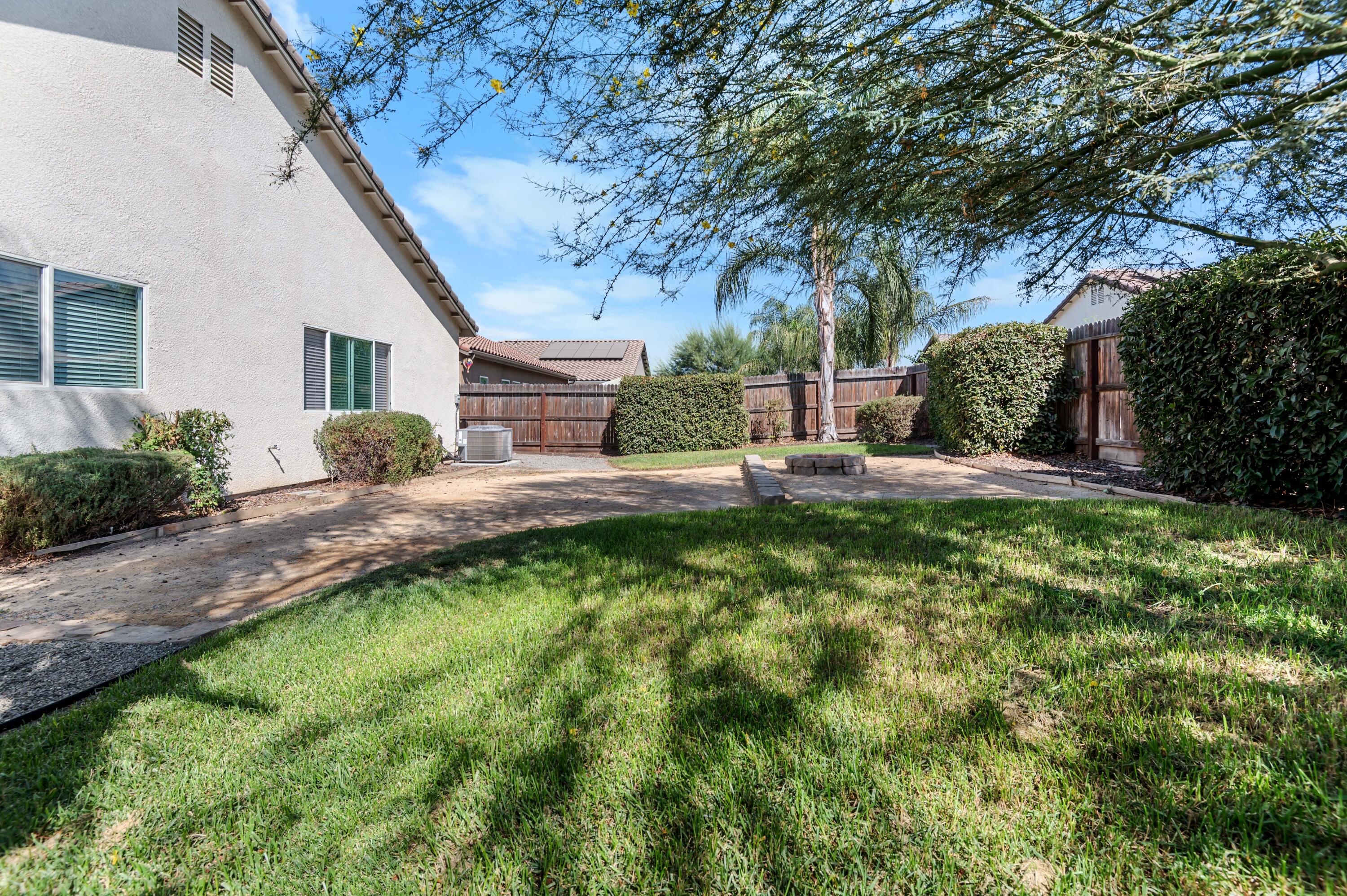 918 S Crumal St, Visalia, CA 93292