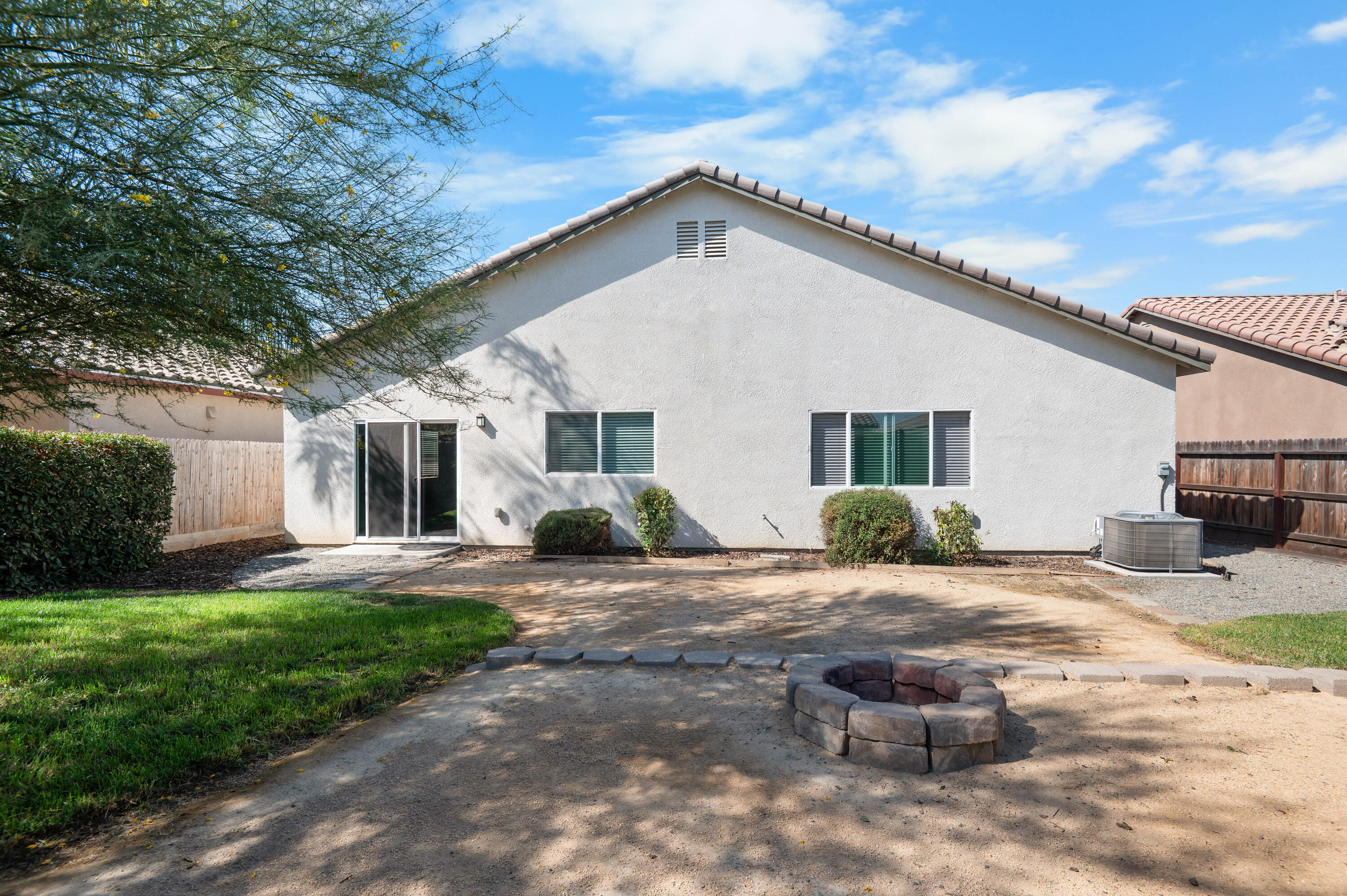918 S Crumal St, Visalia, CA 93292