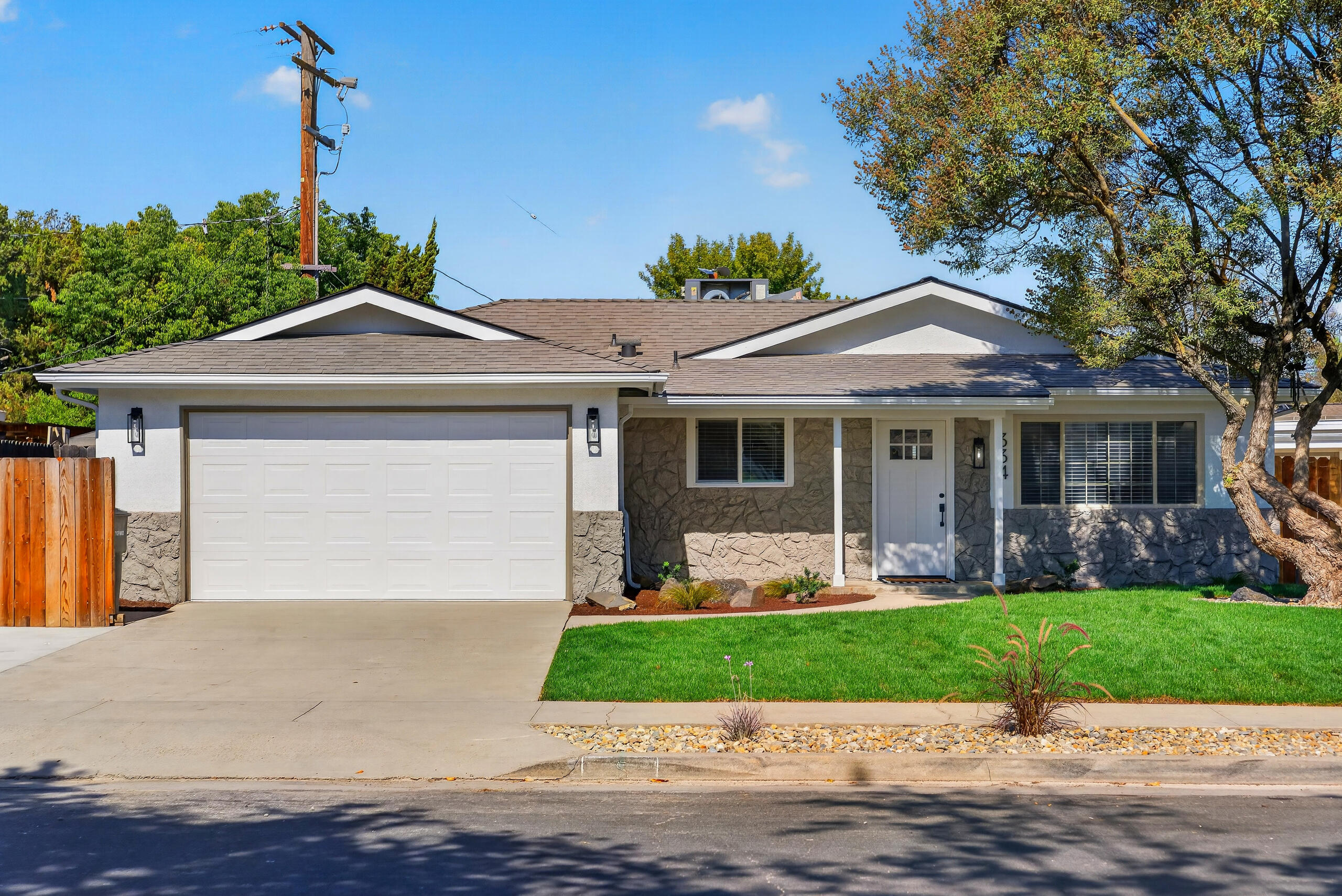 334 E Encore Dr, Hanford, CA 93230
