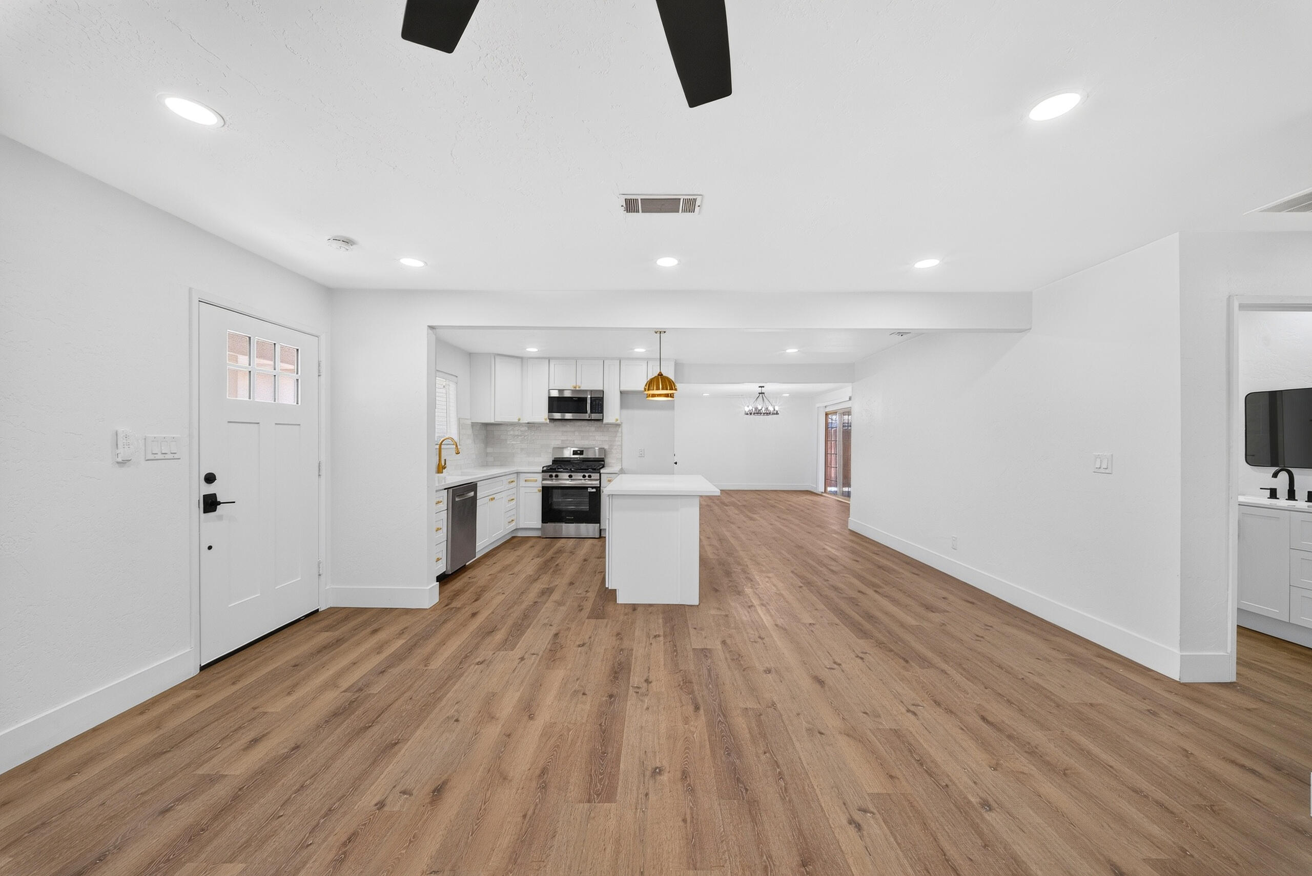 334 E Encore Dr, Hanford, CA 93230