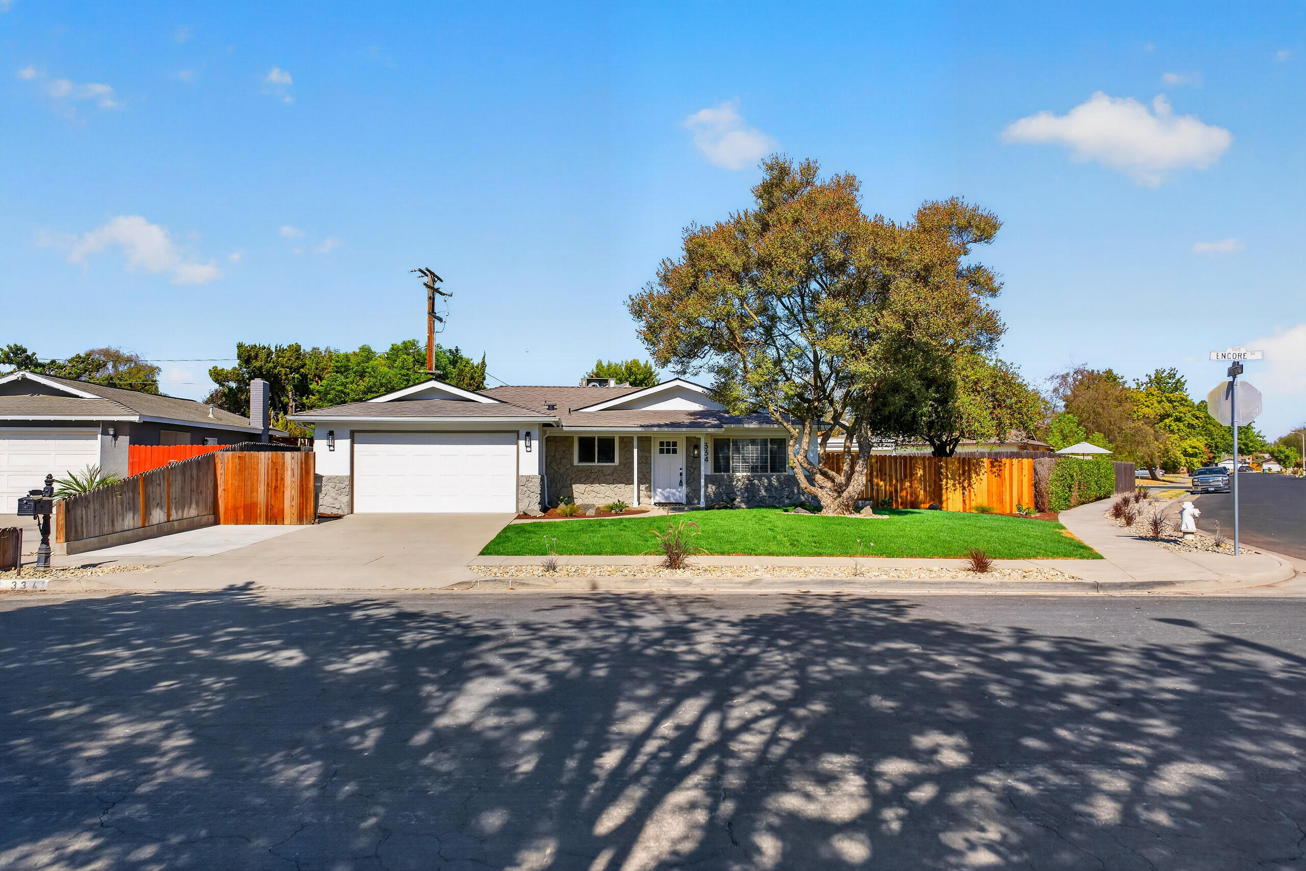 334 E Encore Dr, Hanford, CA 93230
