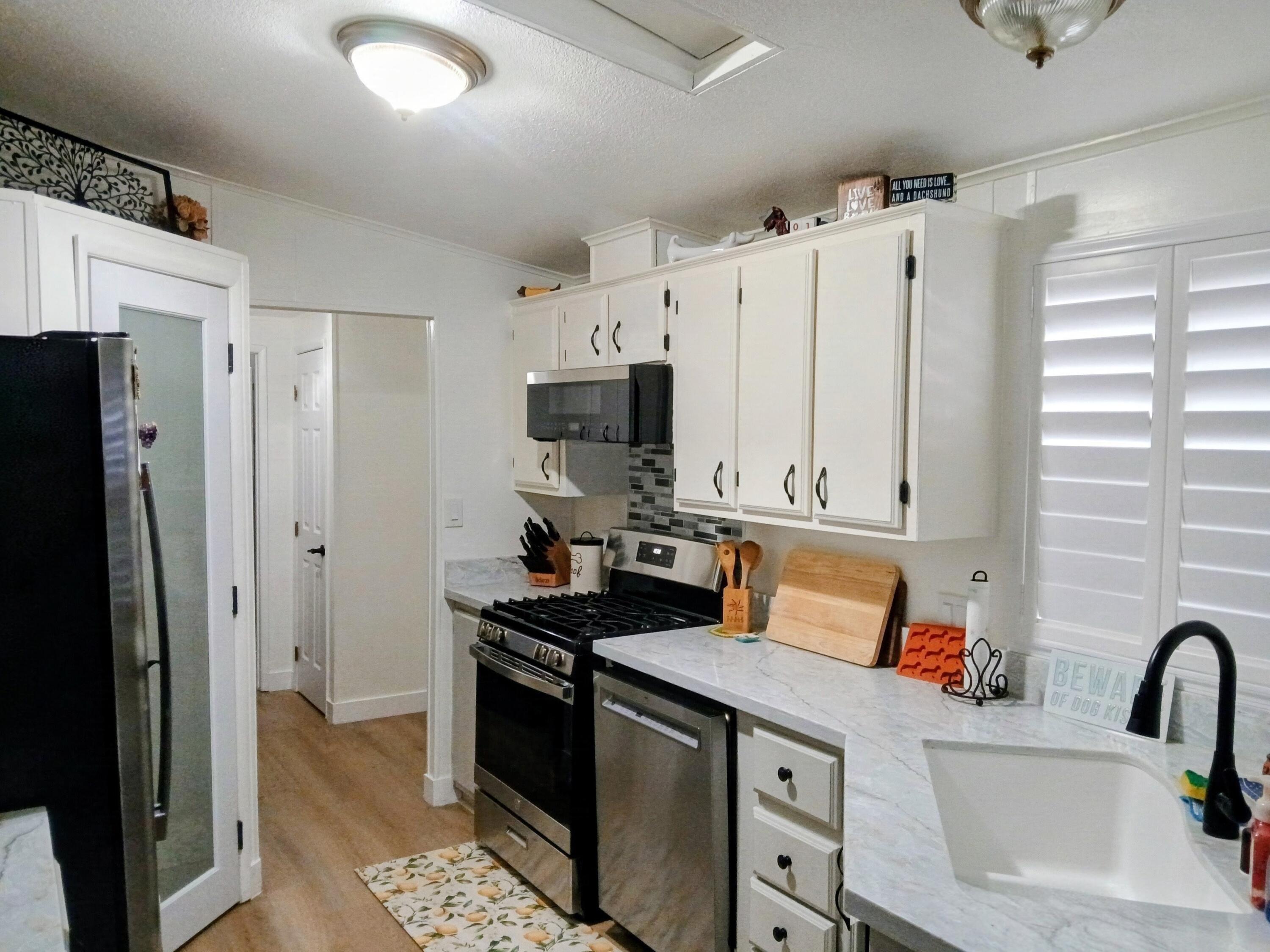 2459 N Oaks St #10, Tulare, CA 93274