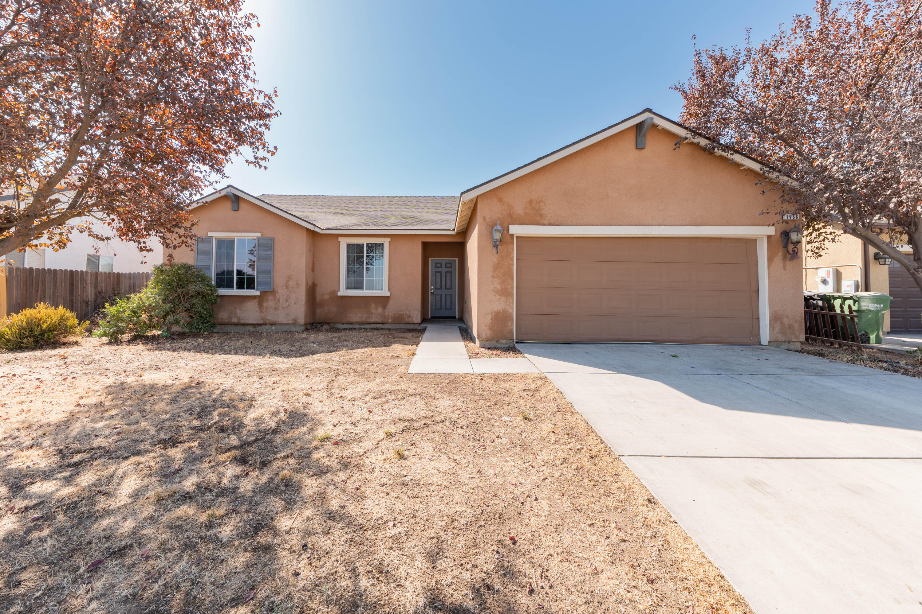 1186 Rosemary, Dinuba, CA 93618