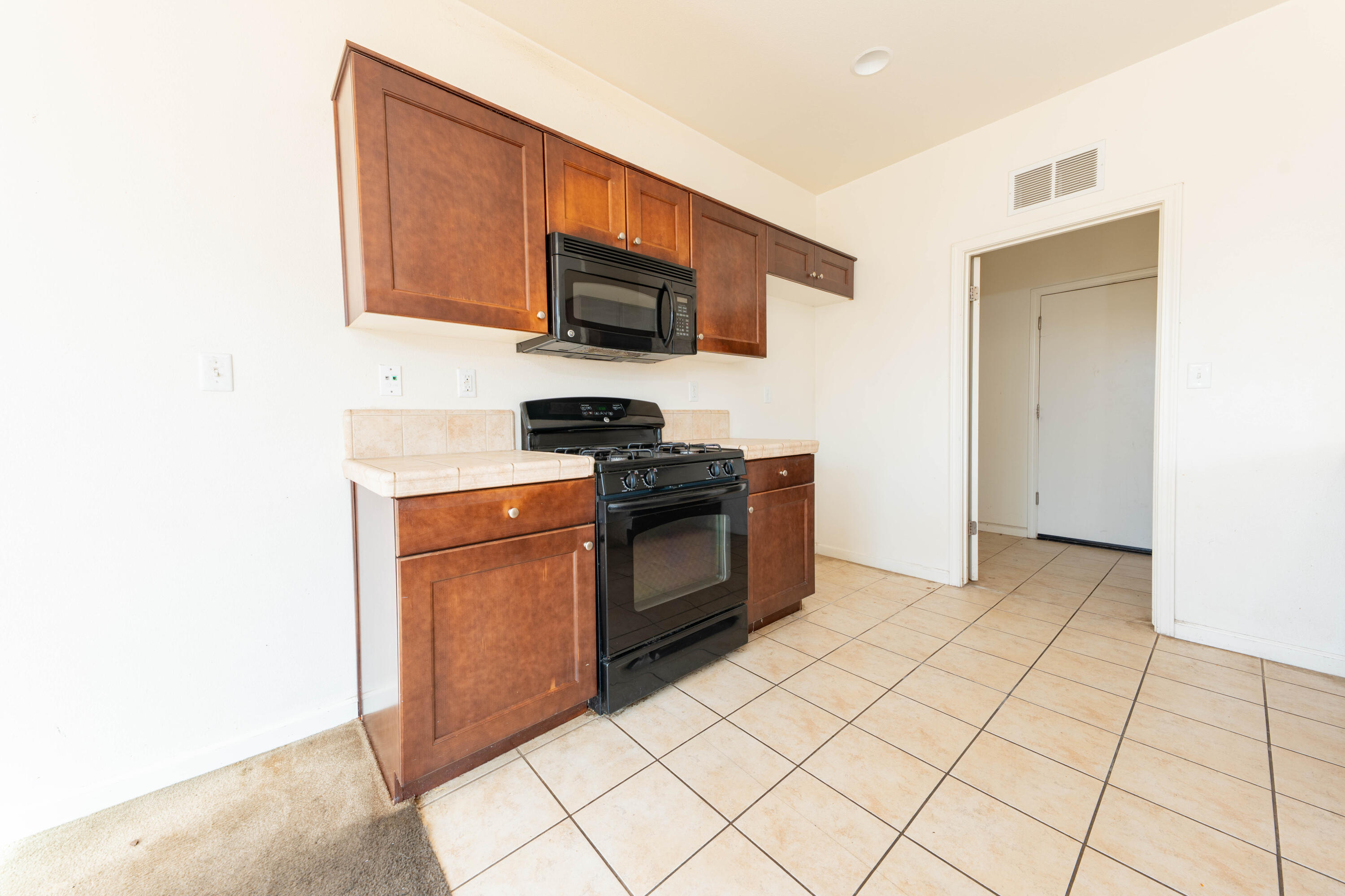1186 Rosemary, Dinuba, CA 93618