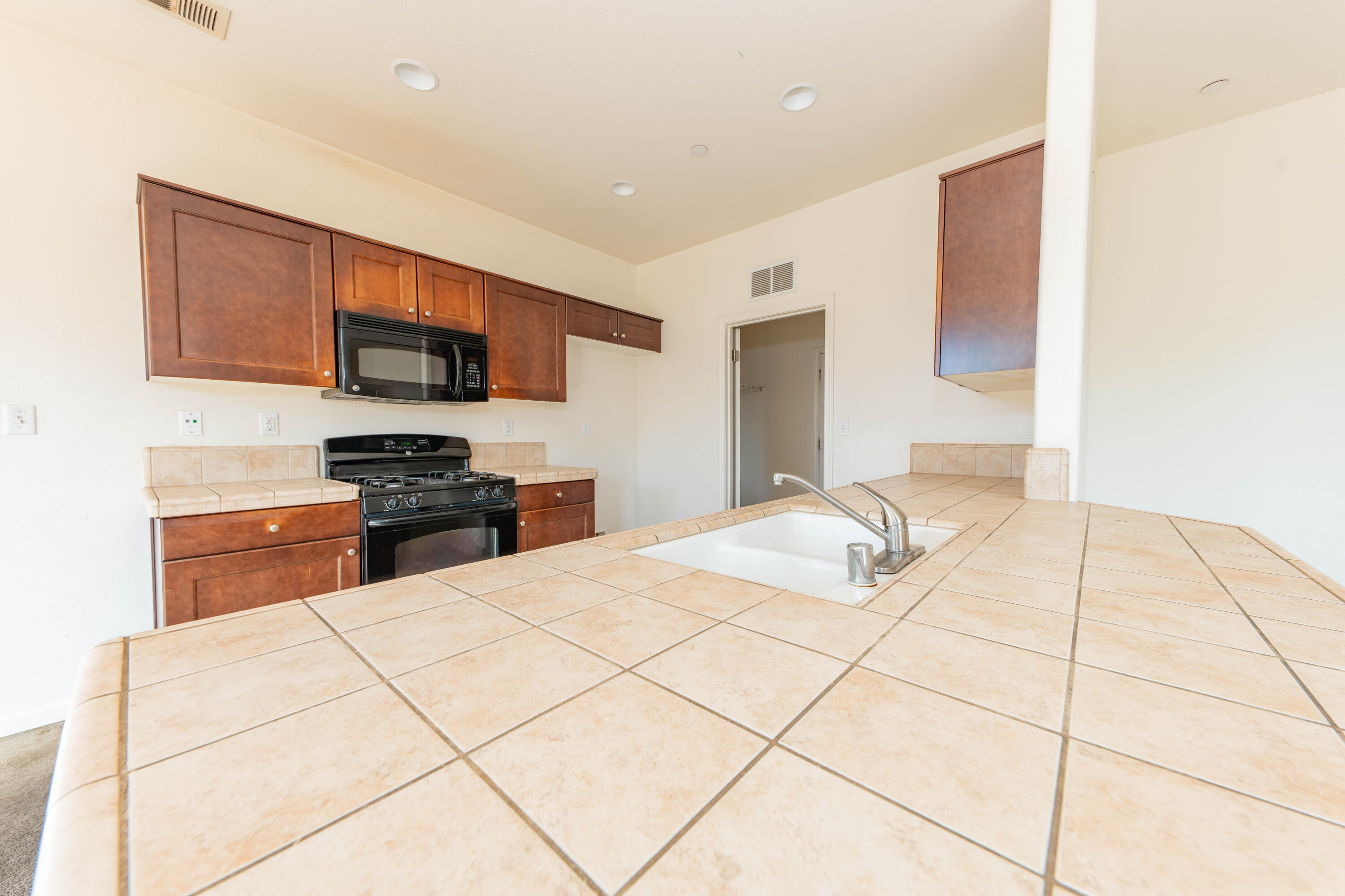 1186 Rosemary, Dinuba, CA 93618