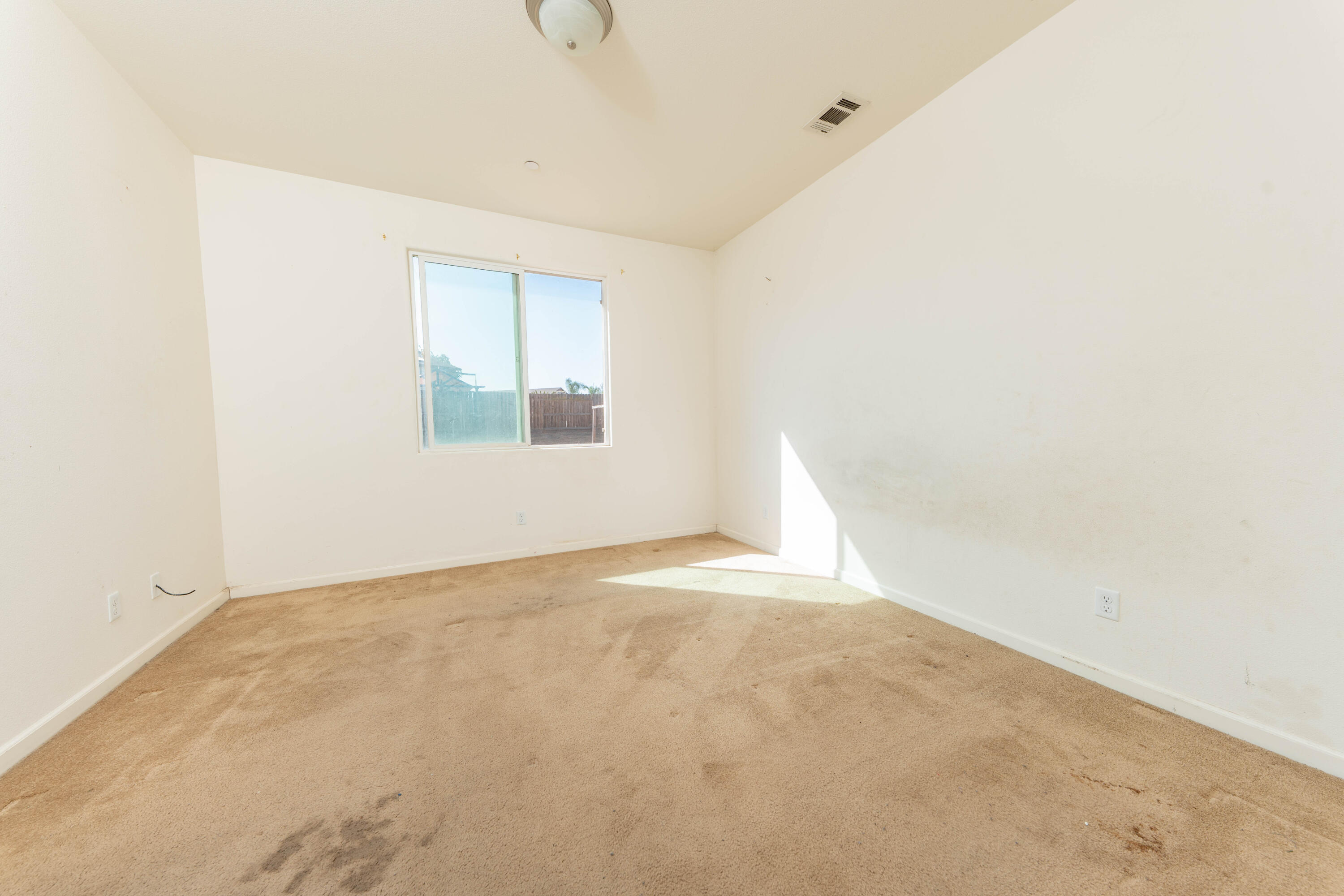 1186 Rosemary, Dinuba, CA 93618