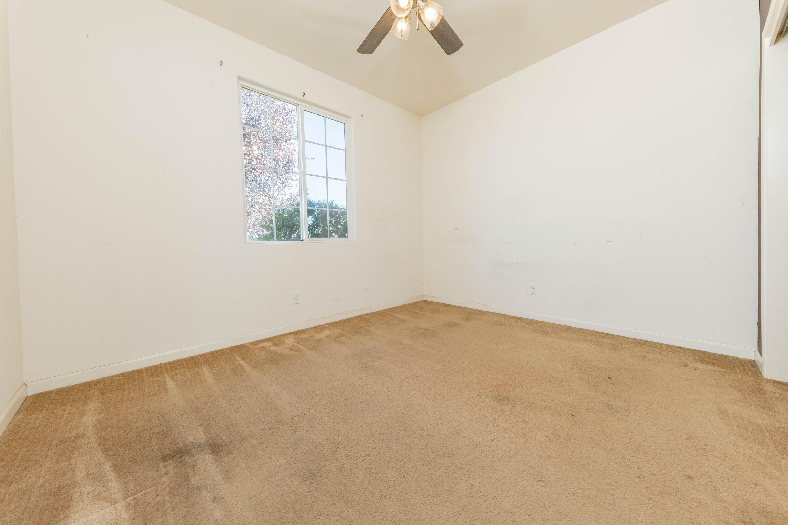 1186 Rosemary, Dinuba, CA 93618