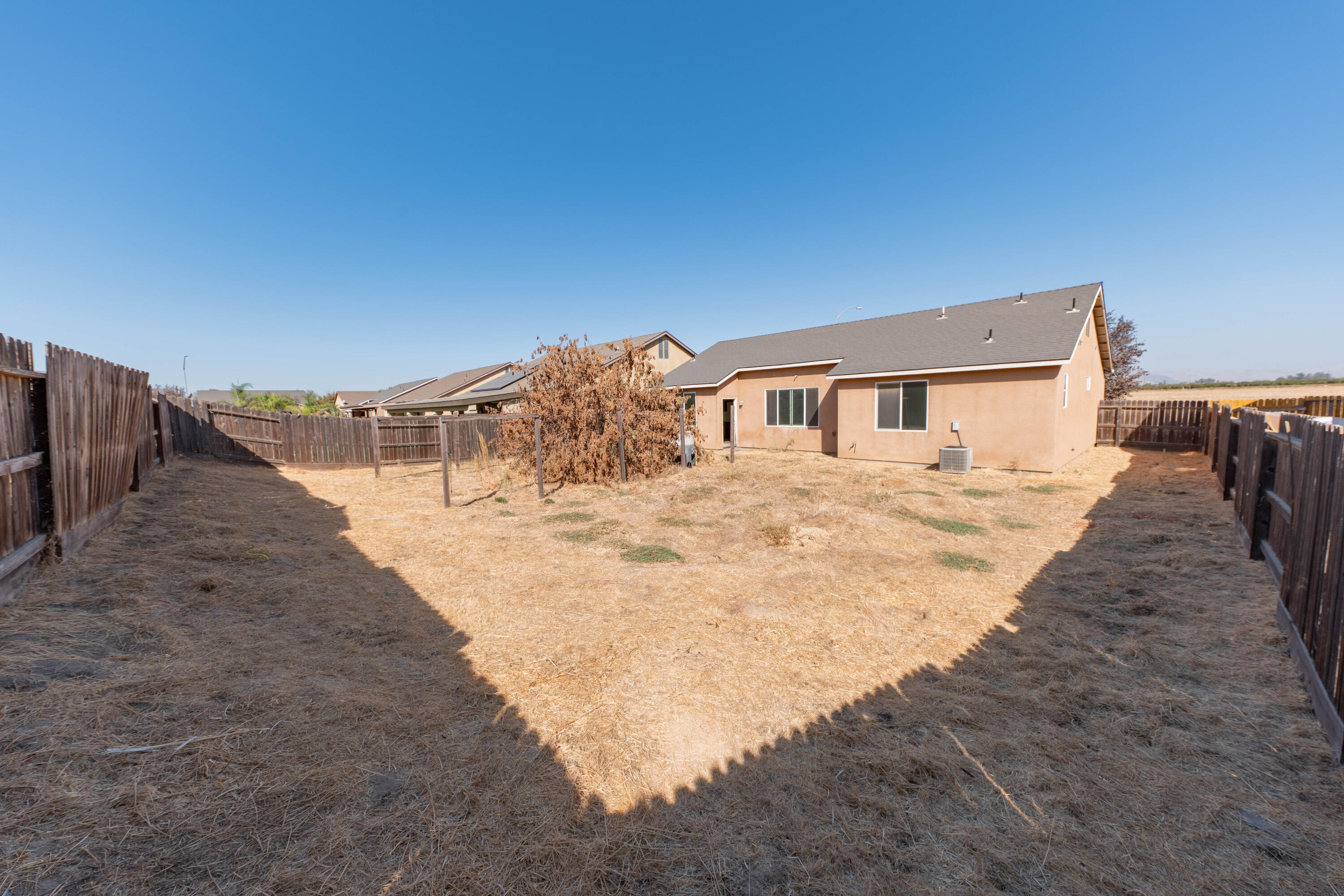 1186 Rosemary, Dinuba, CA 93618