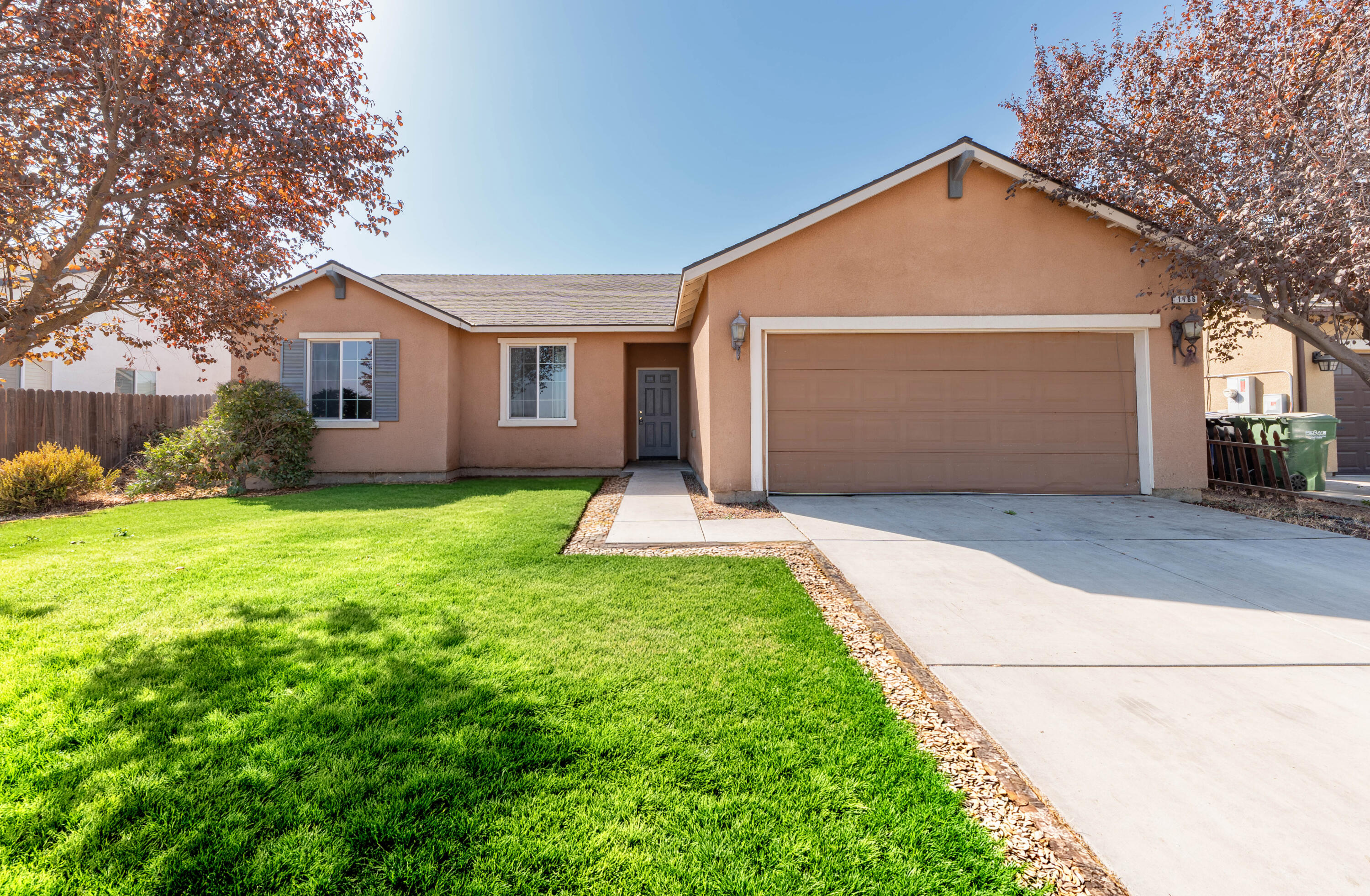 1186 Rosemary, Dinuba, CA 93618