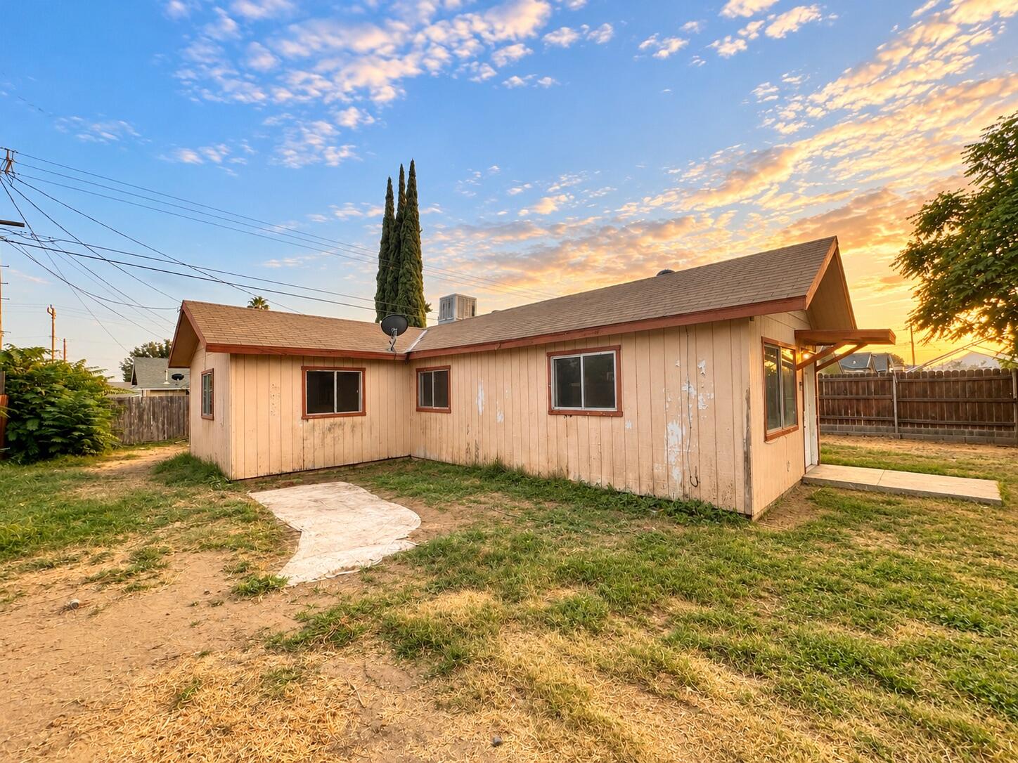 807 Castaic Ave, Bakersfield, CA 93308