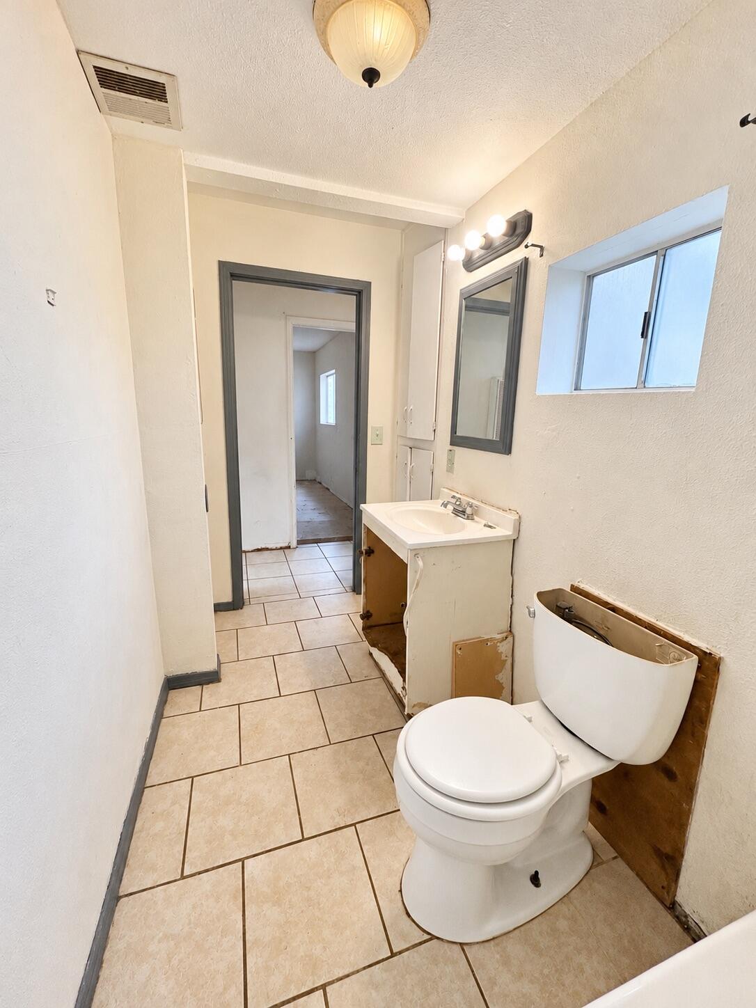 807 Castaic Ave, Bakersfield, CA 93308