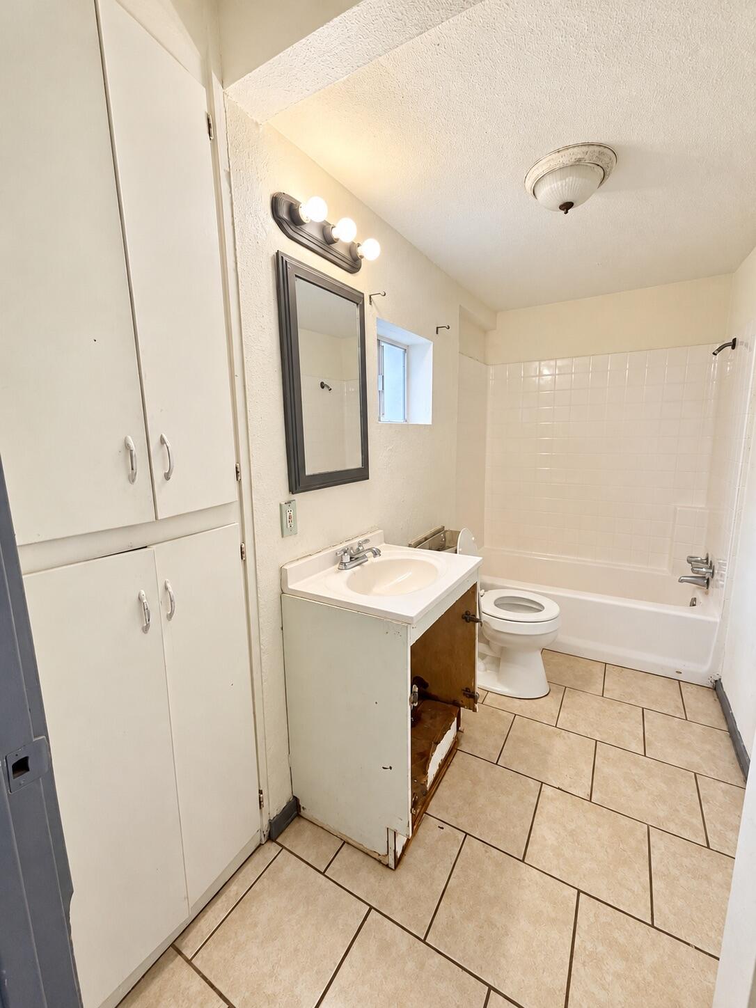 807 Castaic Ave, Bakersfield, CA 93308