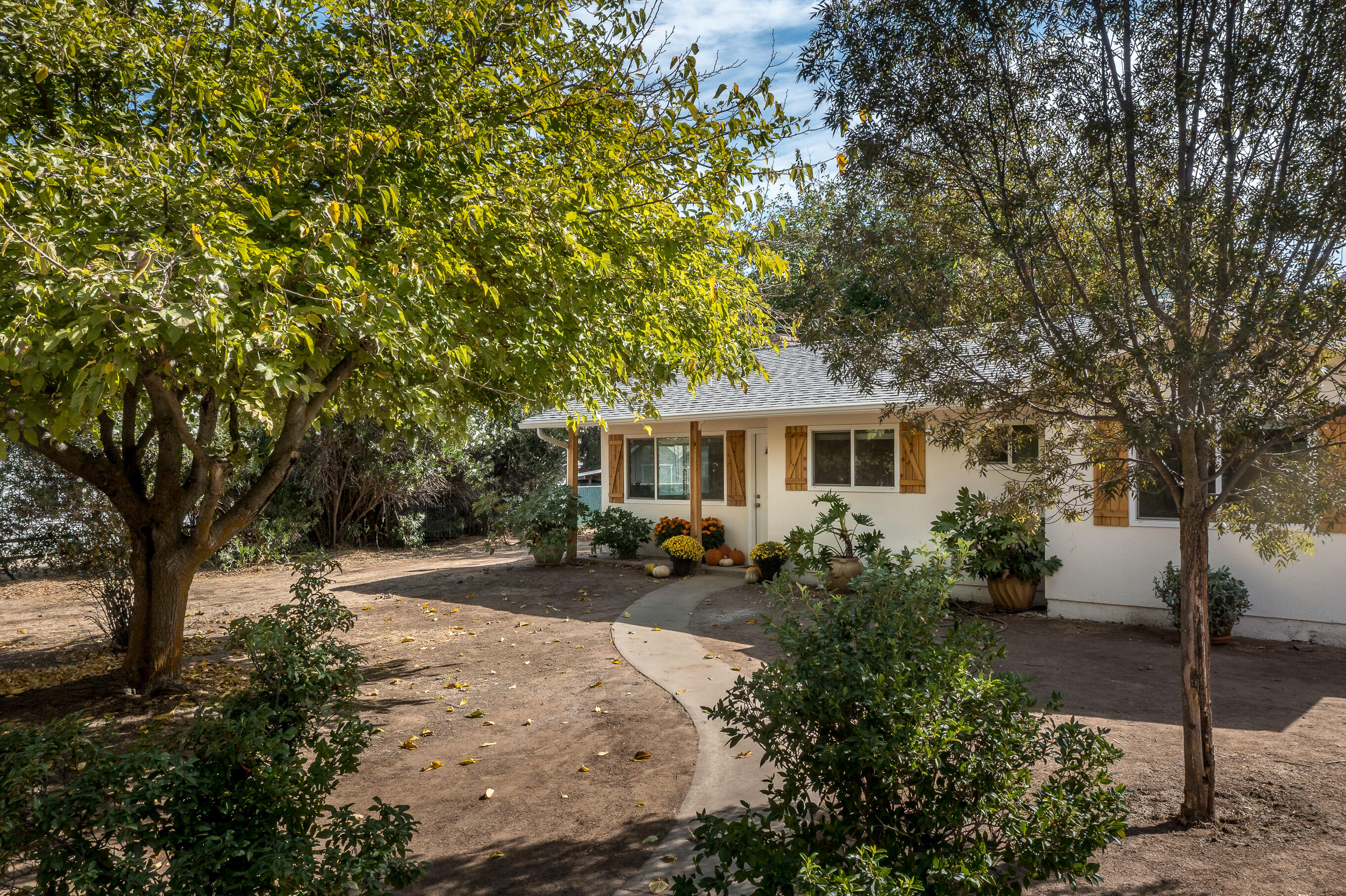 40724 Crystal Dr, Three Rivers, CA 93271