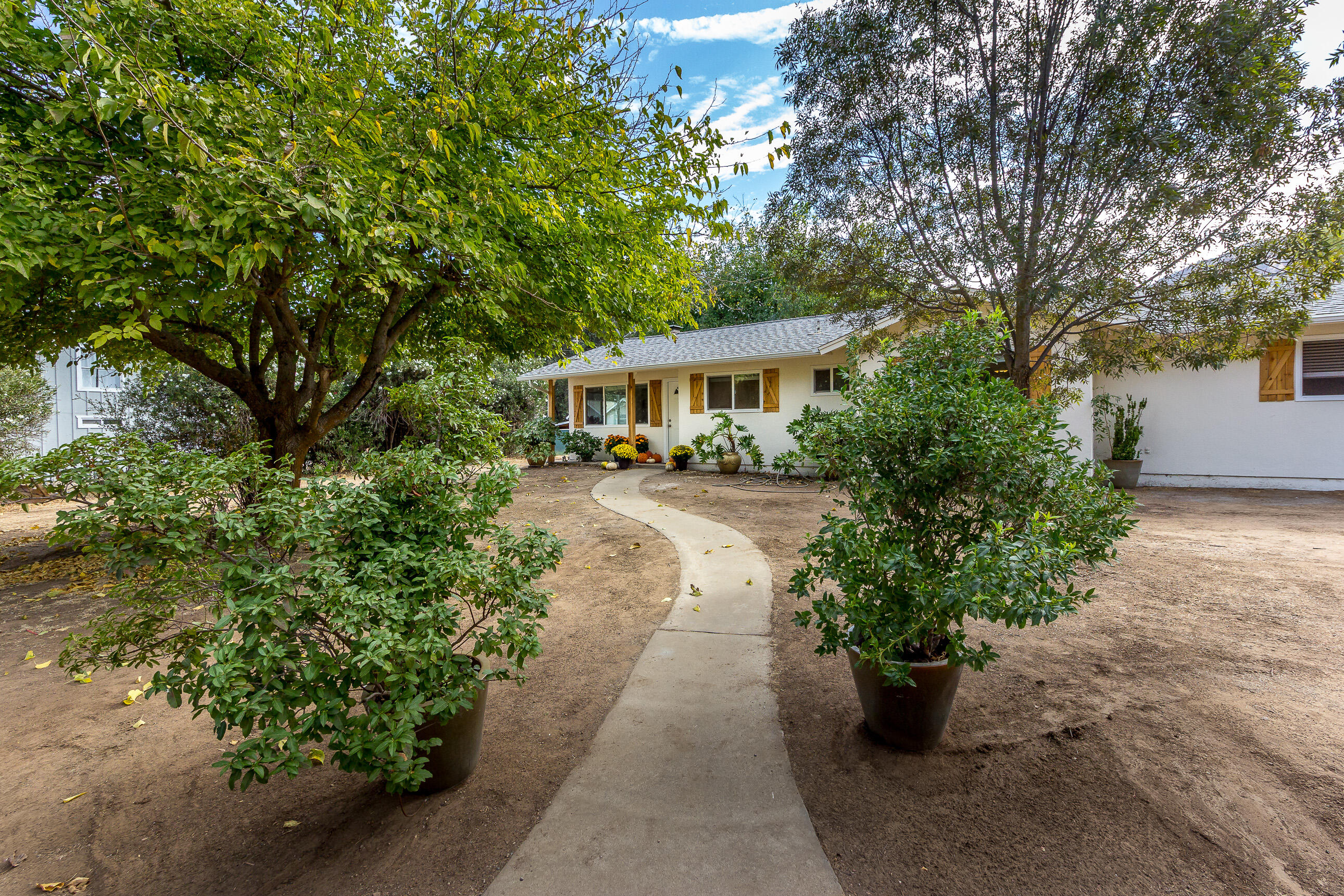 40724 Crystal Dr, Three Rivers, CA 93271
