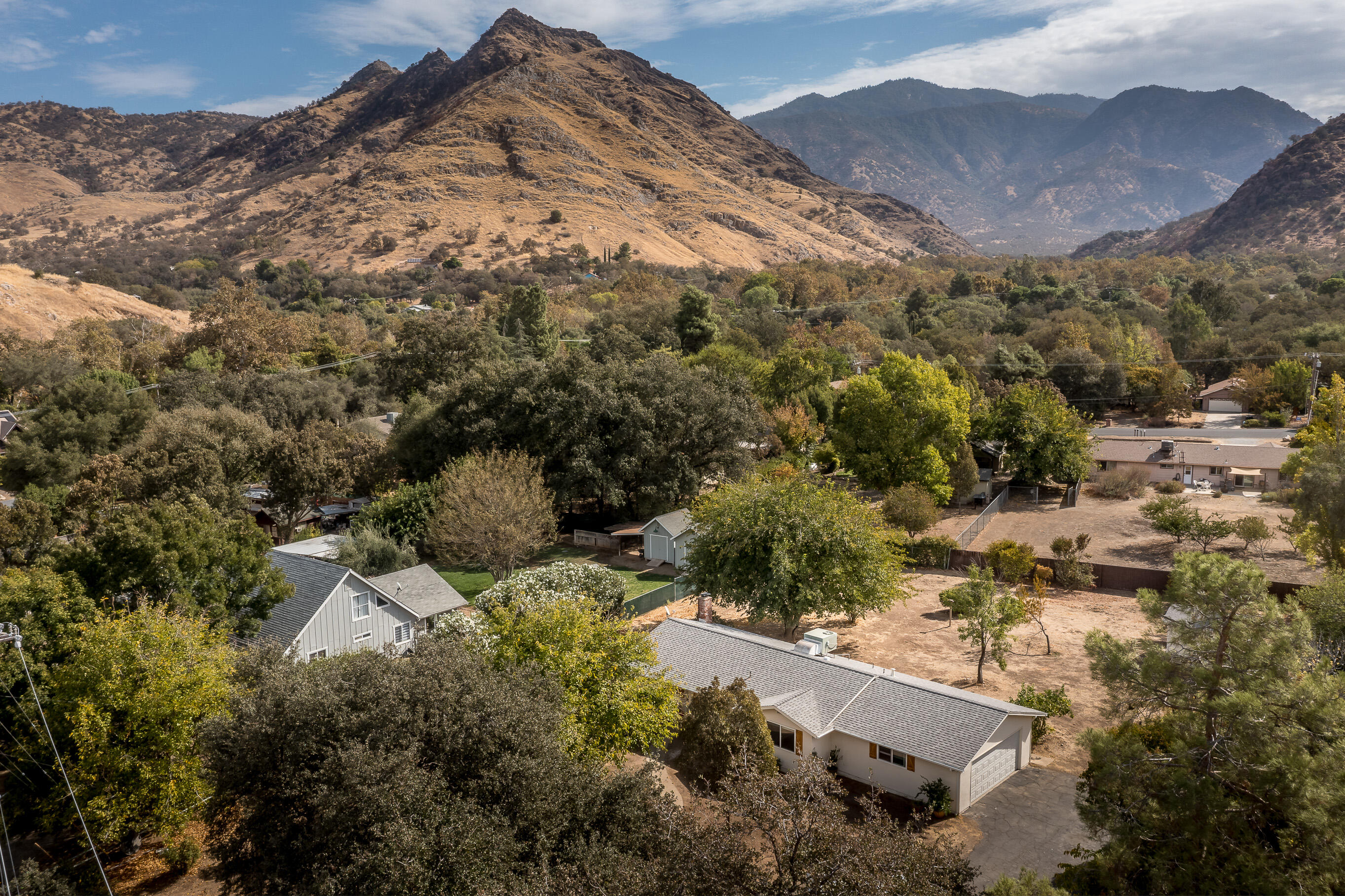 40724 Crystal Dr, Three Rivers, CA 93271