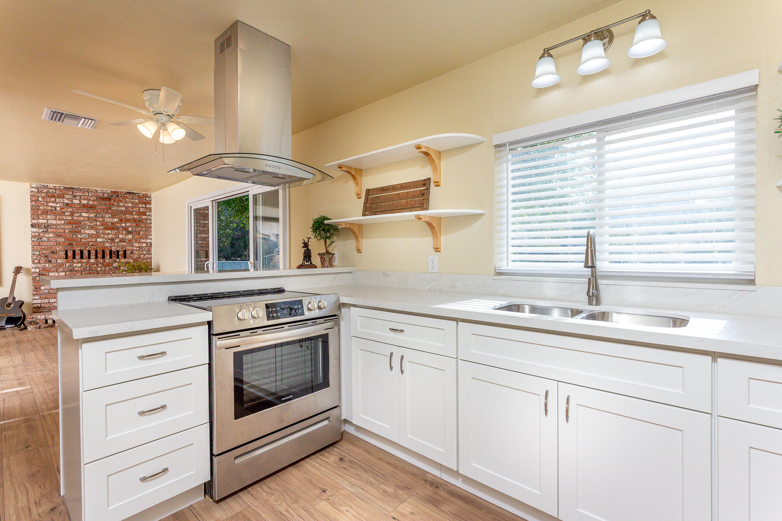40724 Crystal Dr, Three Rivers, CA 93271