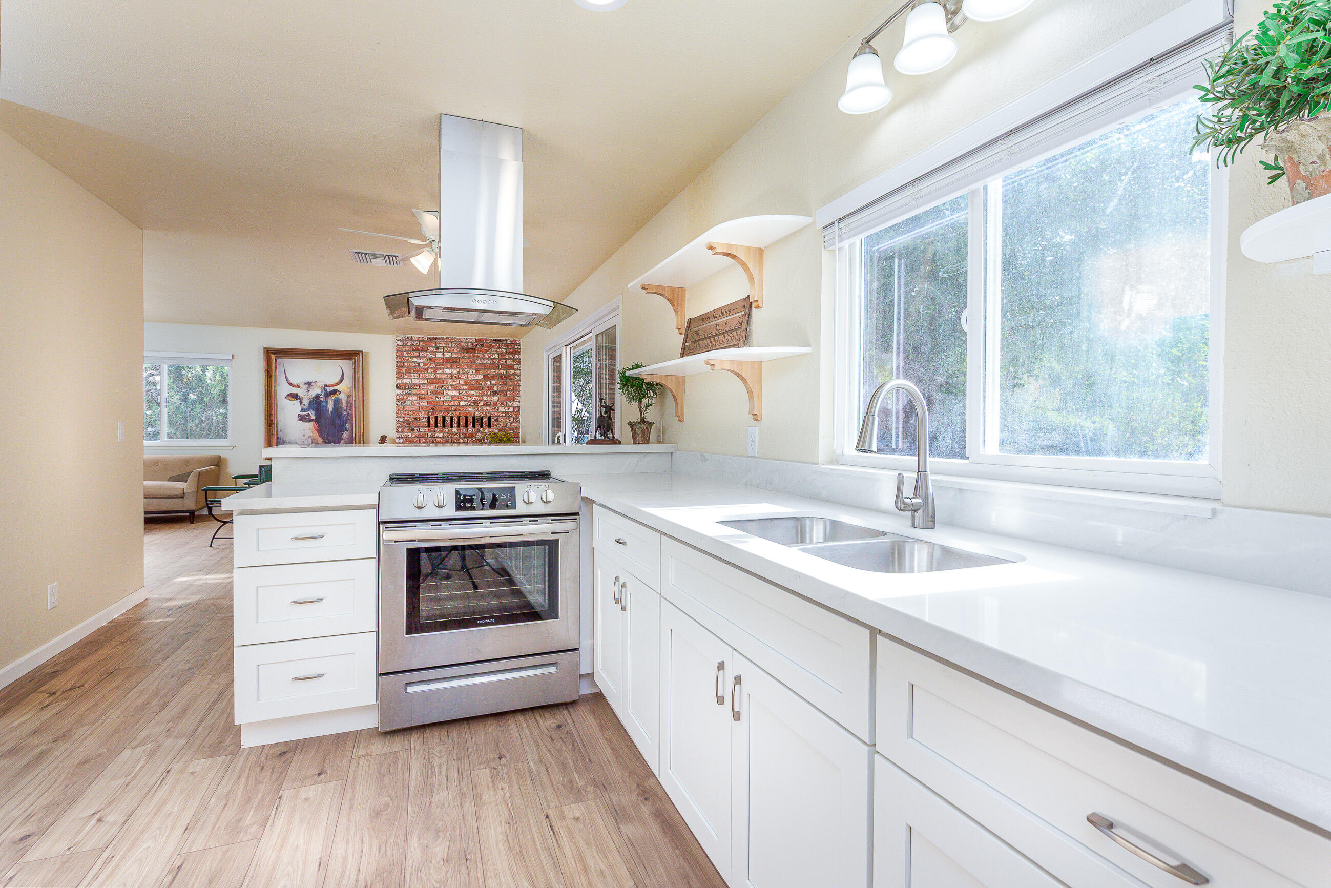 40724 Crystal Dr, Three Rivers, CA 93271