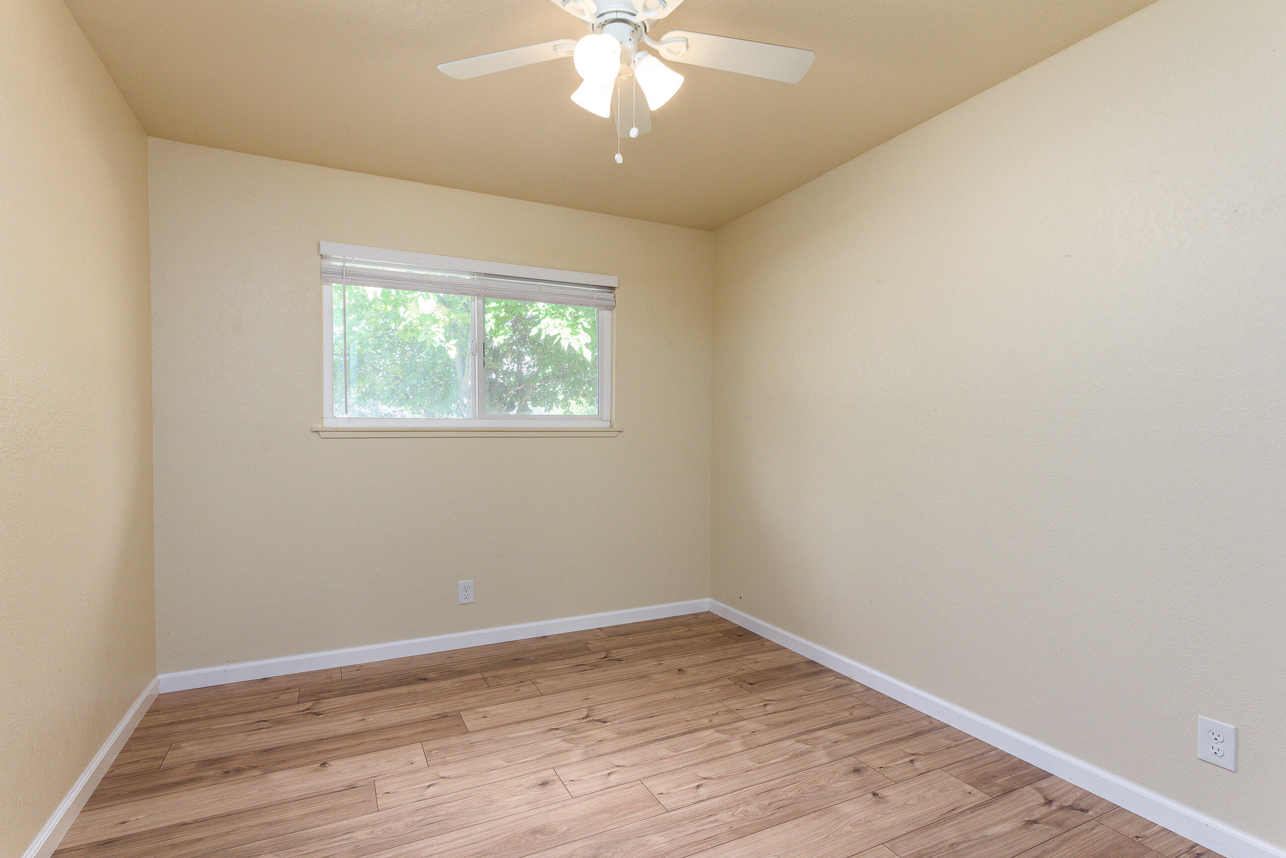 40724 Crystal Dr, Three Rivers, CA 93271