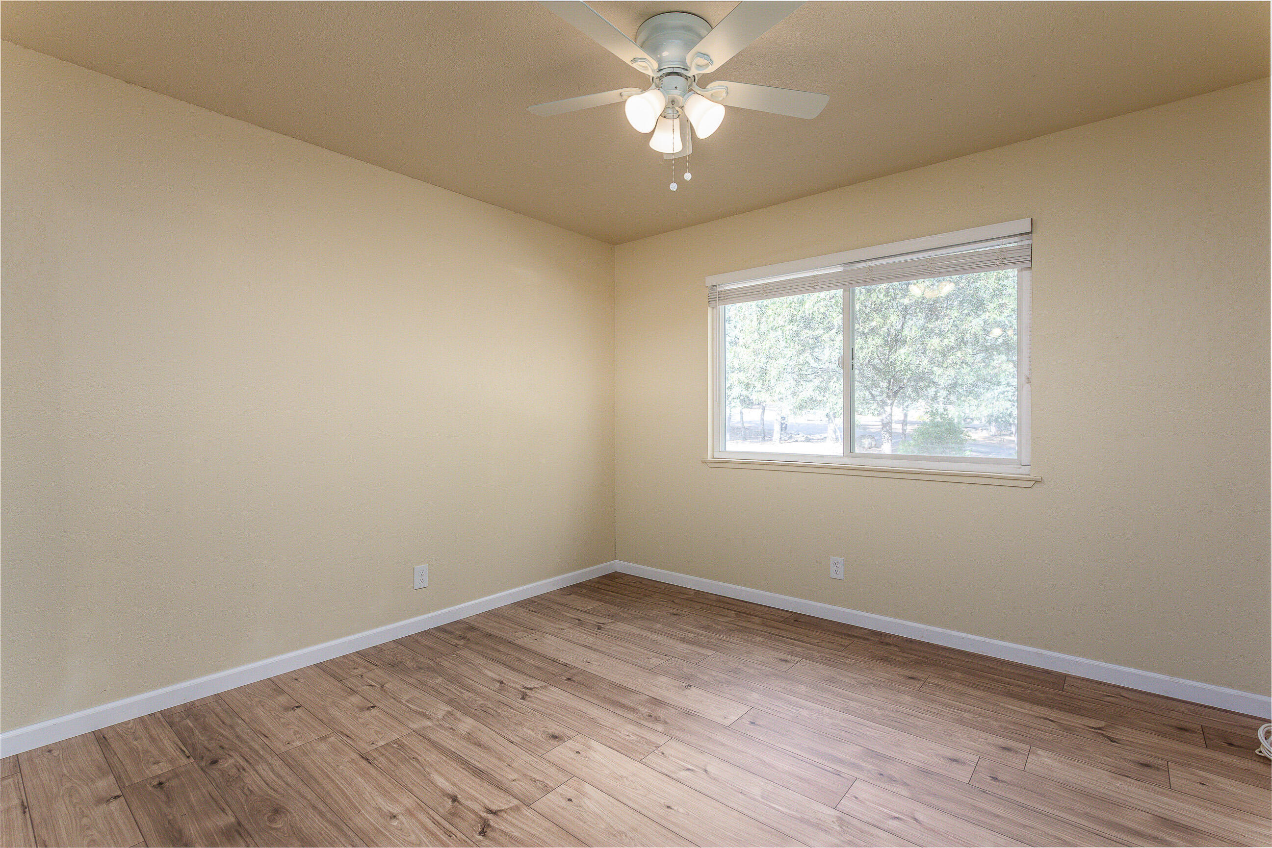 40724 Crystal Dr, Three Rivers, CA 93271