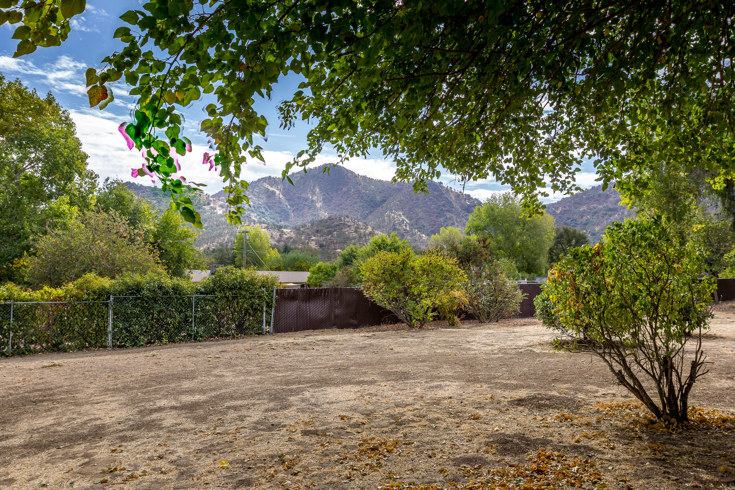 40724 Crystal Dr, Three Rivers, CA 93271