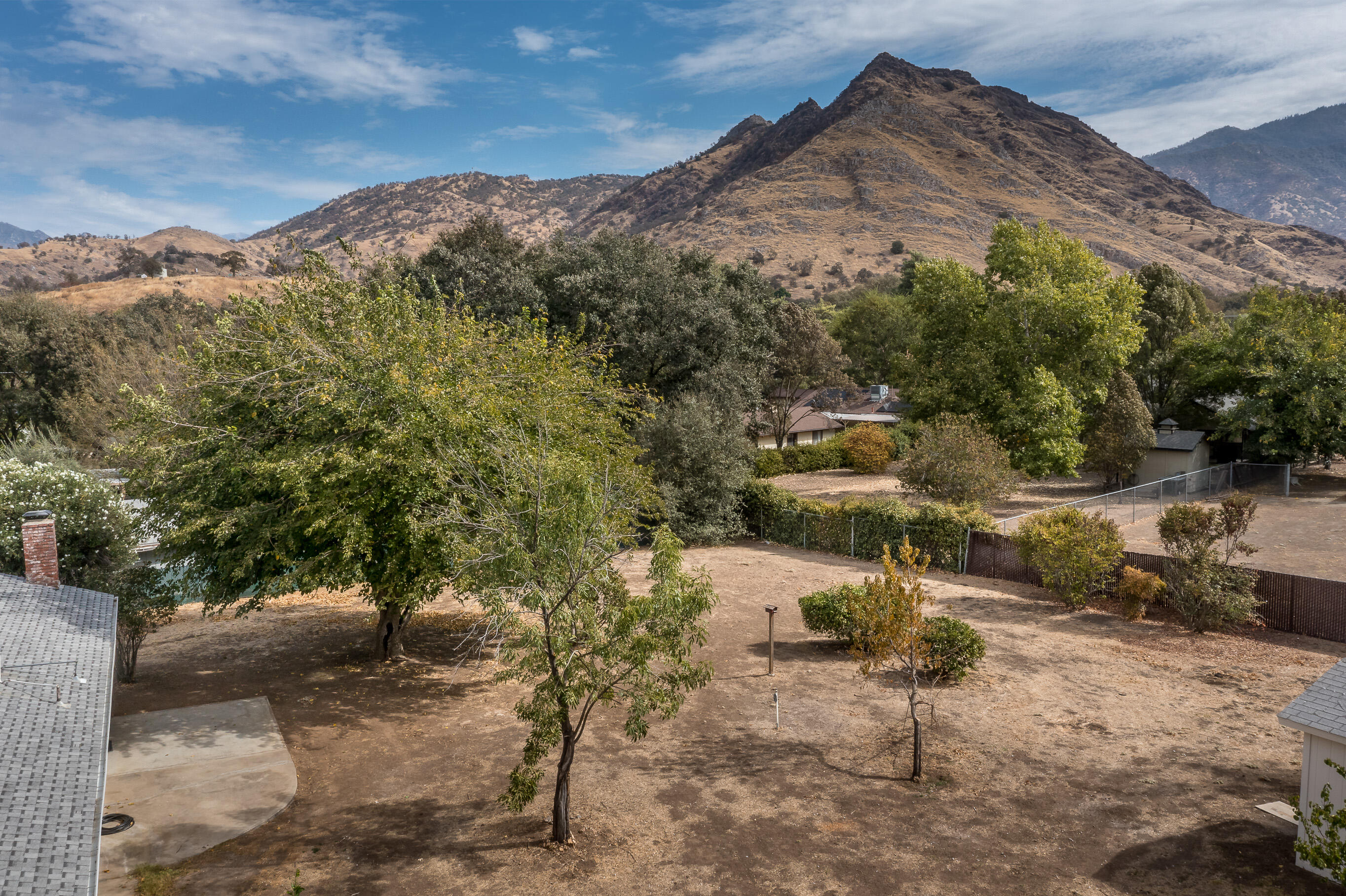 40724 Crystal Dr, Three Rivers, CA 93271