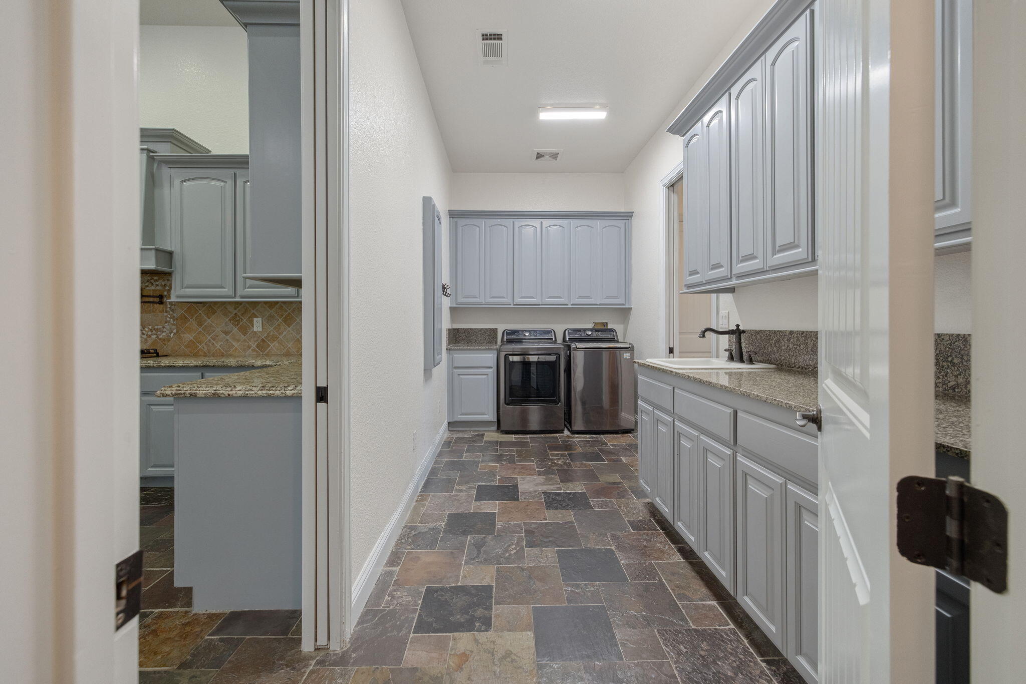 17616 Meagan Ct, Springville, CA 93265