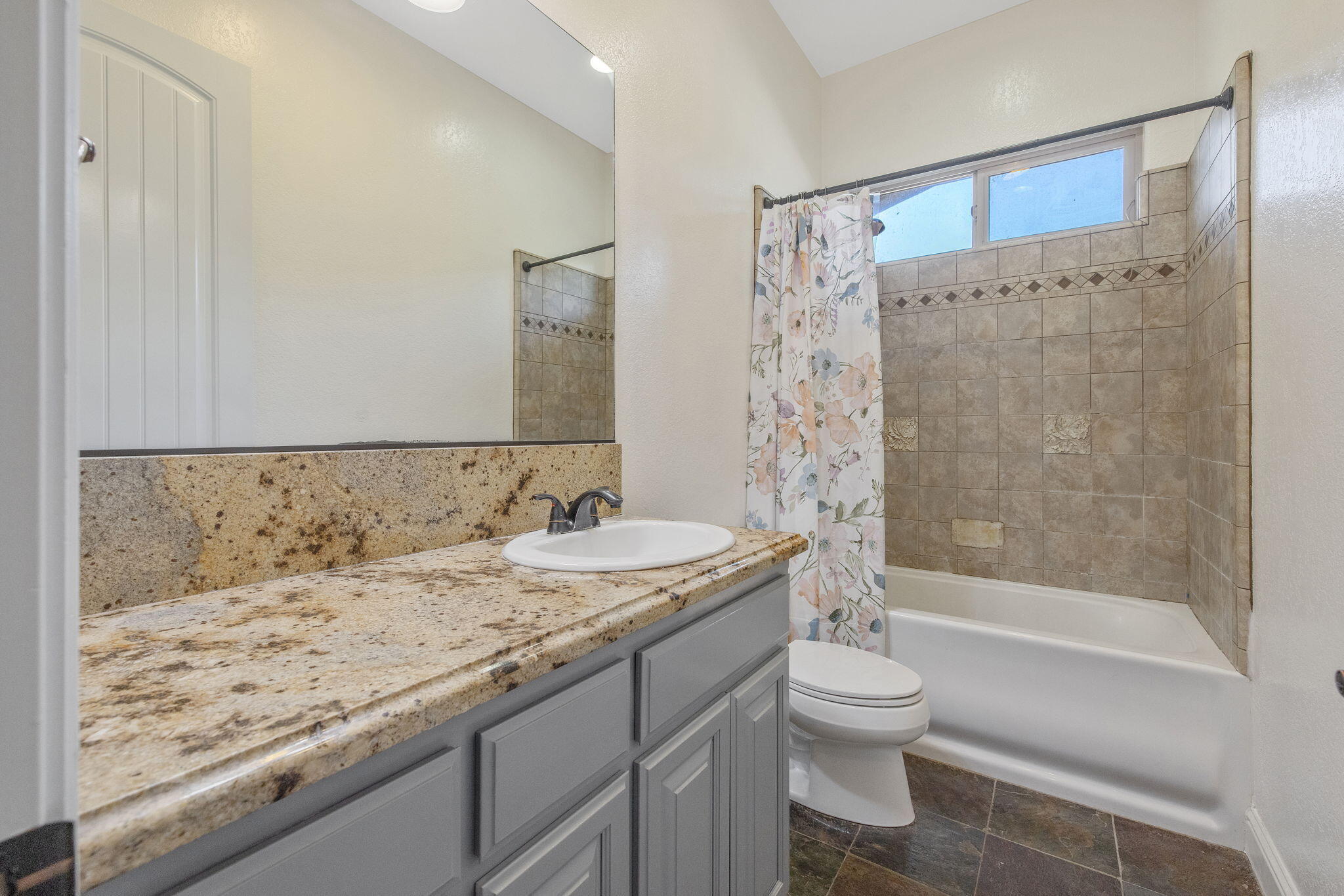 17616 Meagan Ct, Springville, CA 93265
