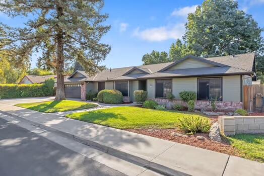 1987 W Orange Ave, Porterville, CA 93257