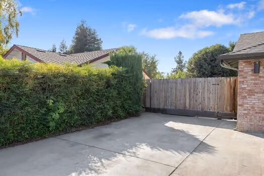 1987 W Orange Ave, Porterville, CA 93257