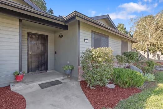 1987 W Orange Ave, Porterville, CA 93257