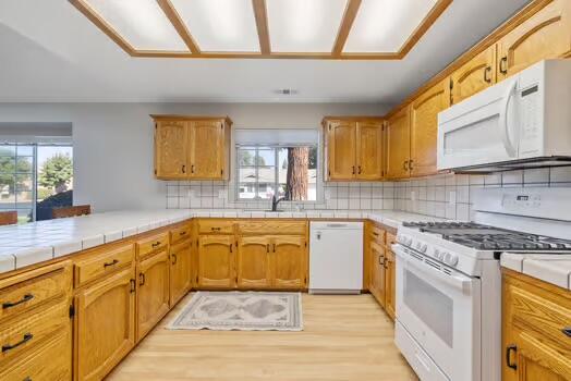 1987 W Orange Ave, Porterville, CA 93257