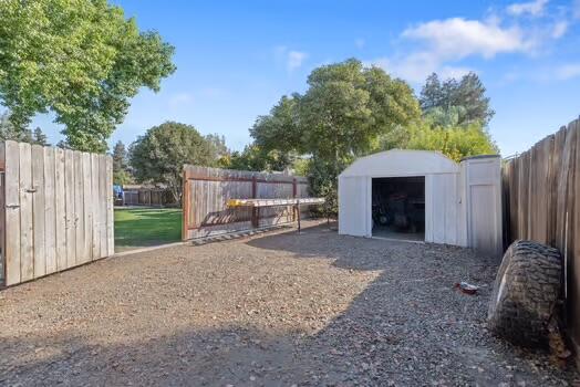 1987 W Orange Ave, Porterville, CA 93257